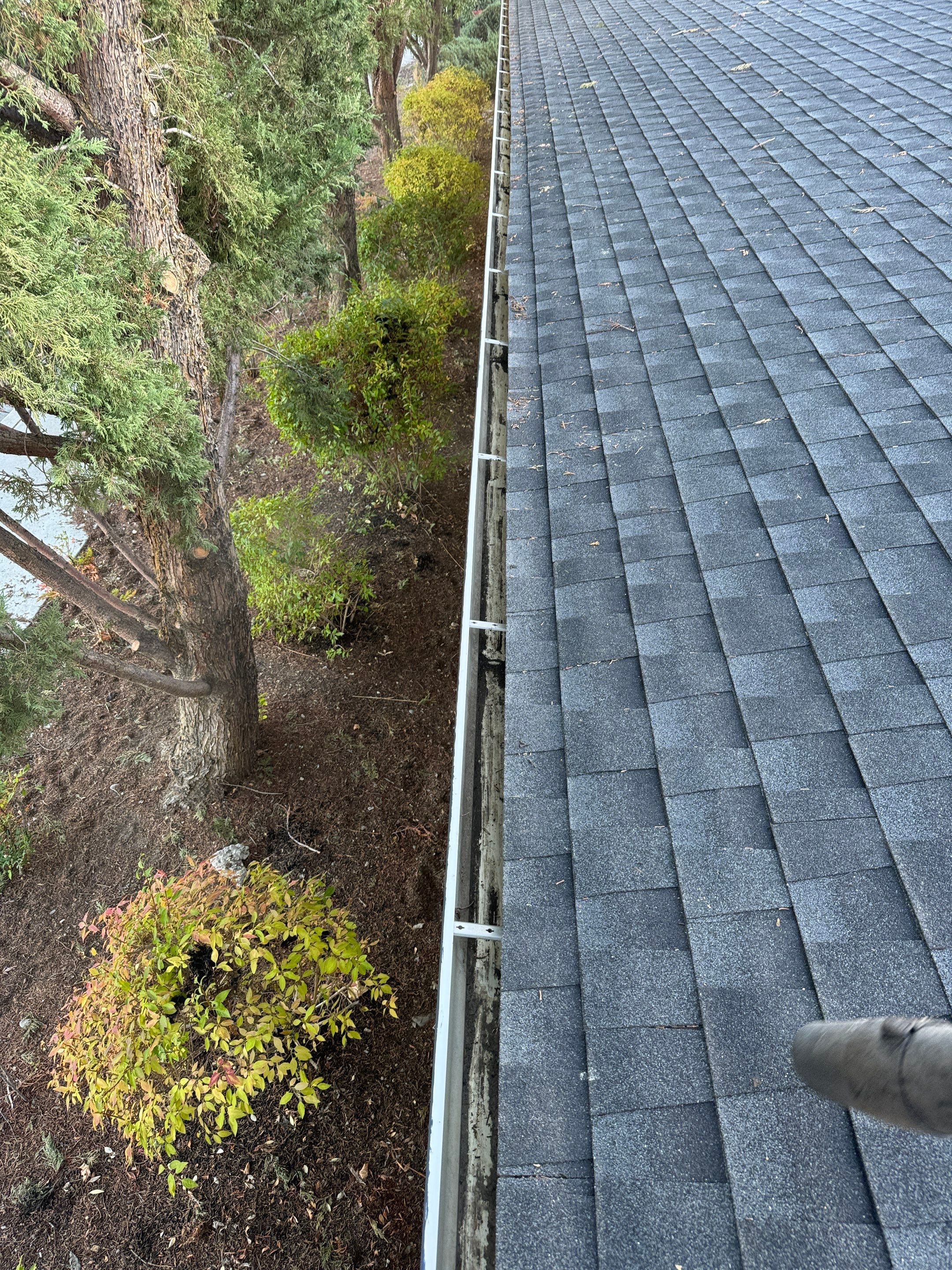 Commercial gutter cleaning Sparks, NV after photo with clean gutters