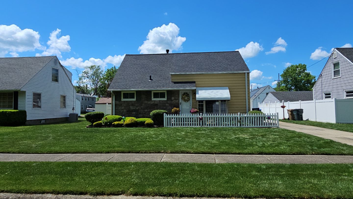 Atlas Pinnacle, Color, Black Shadow, Drip Edge, Color, White by Eagle Eye Roofing