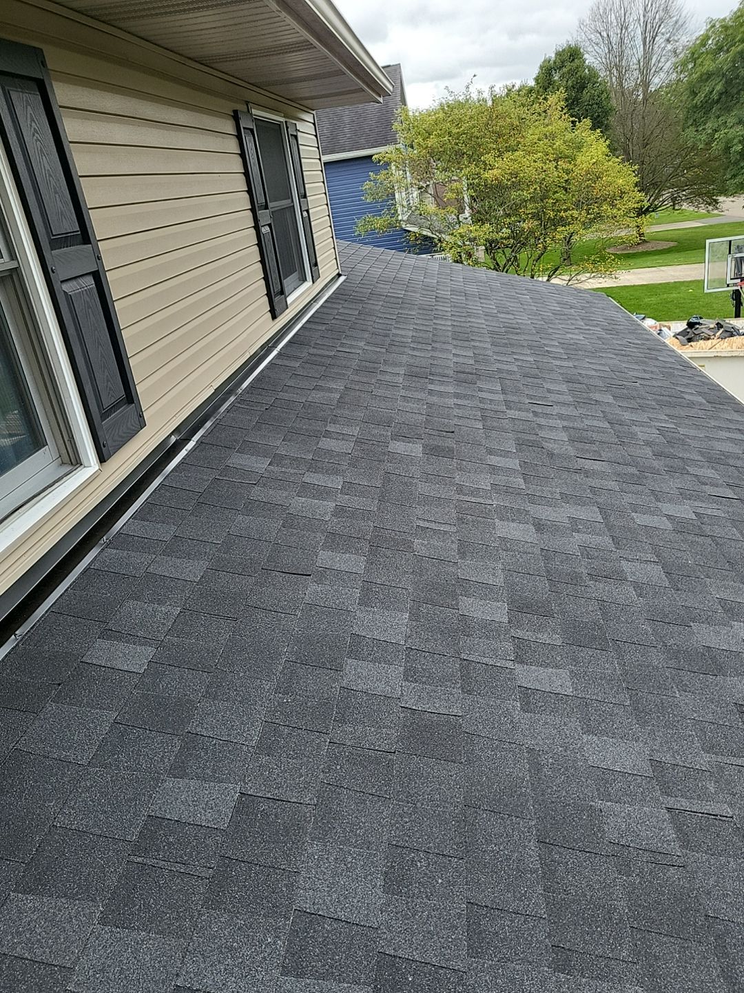 ATLAS PINNACLE COLOR: BLACK SHADOW by Eagle Eye Roofing