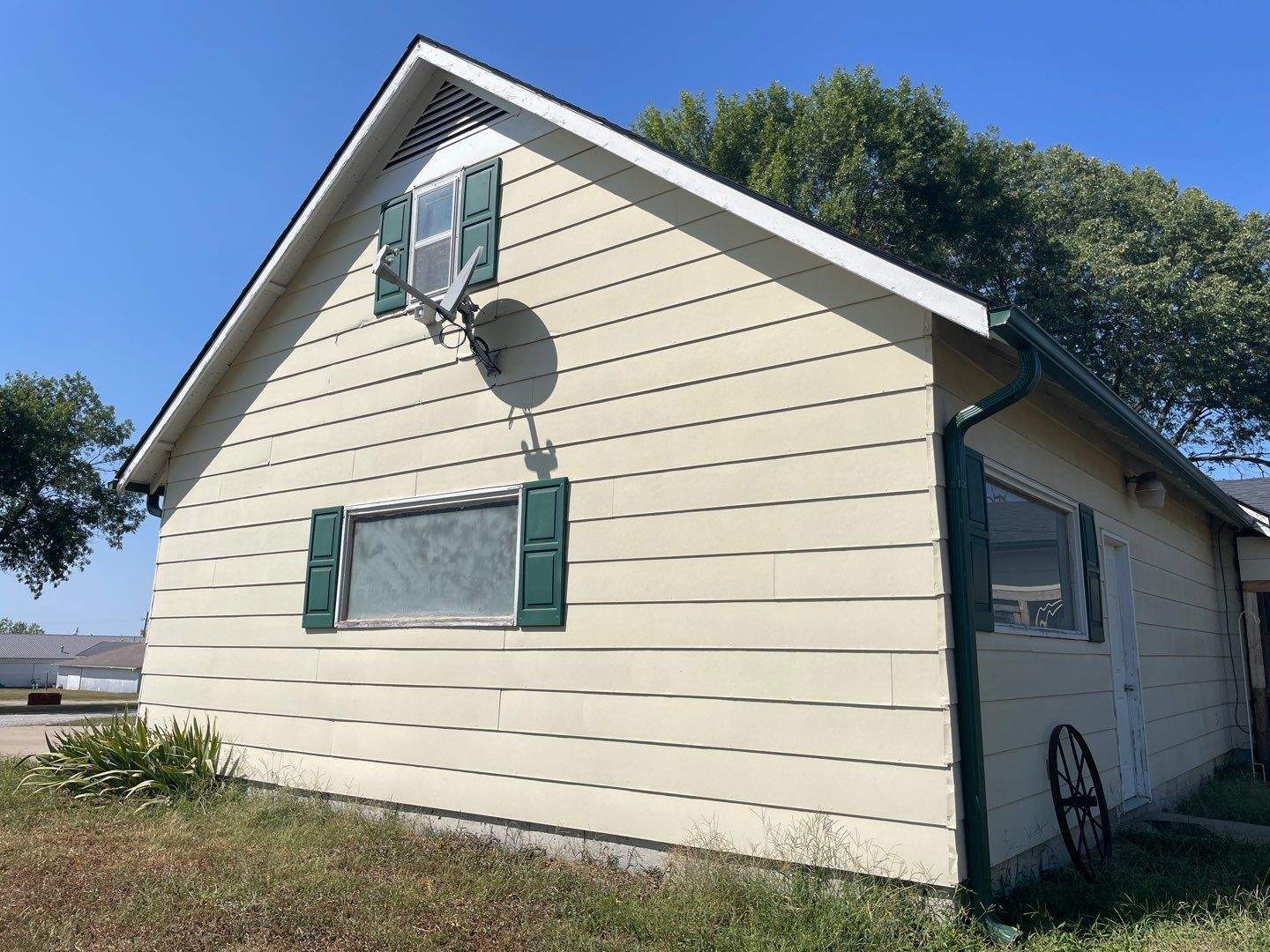Siding Installation using Craneboard D7 by EEC Windows, Siding & Roofing