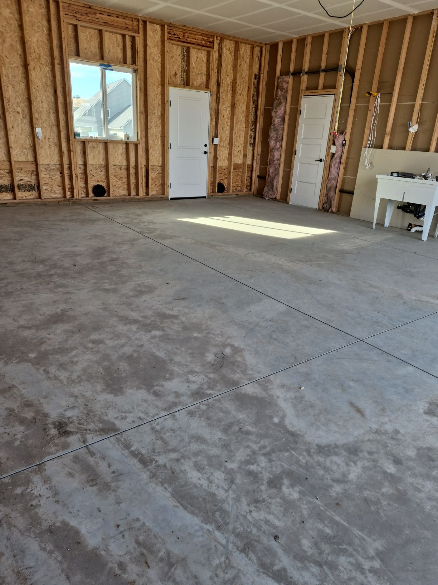 Custom Ocean Hybrid Polyaspartic Garage Floor Coating in Kennewick by Croc Coatings, LLC