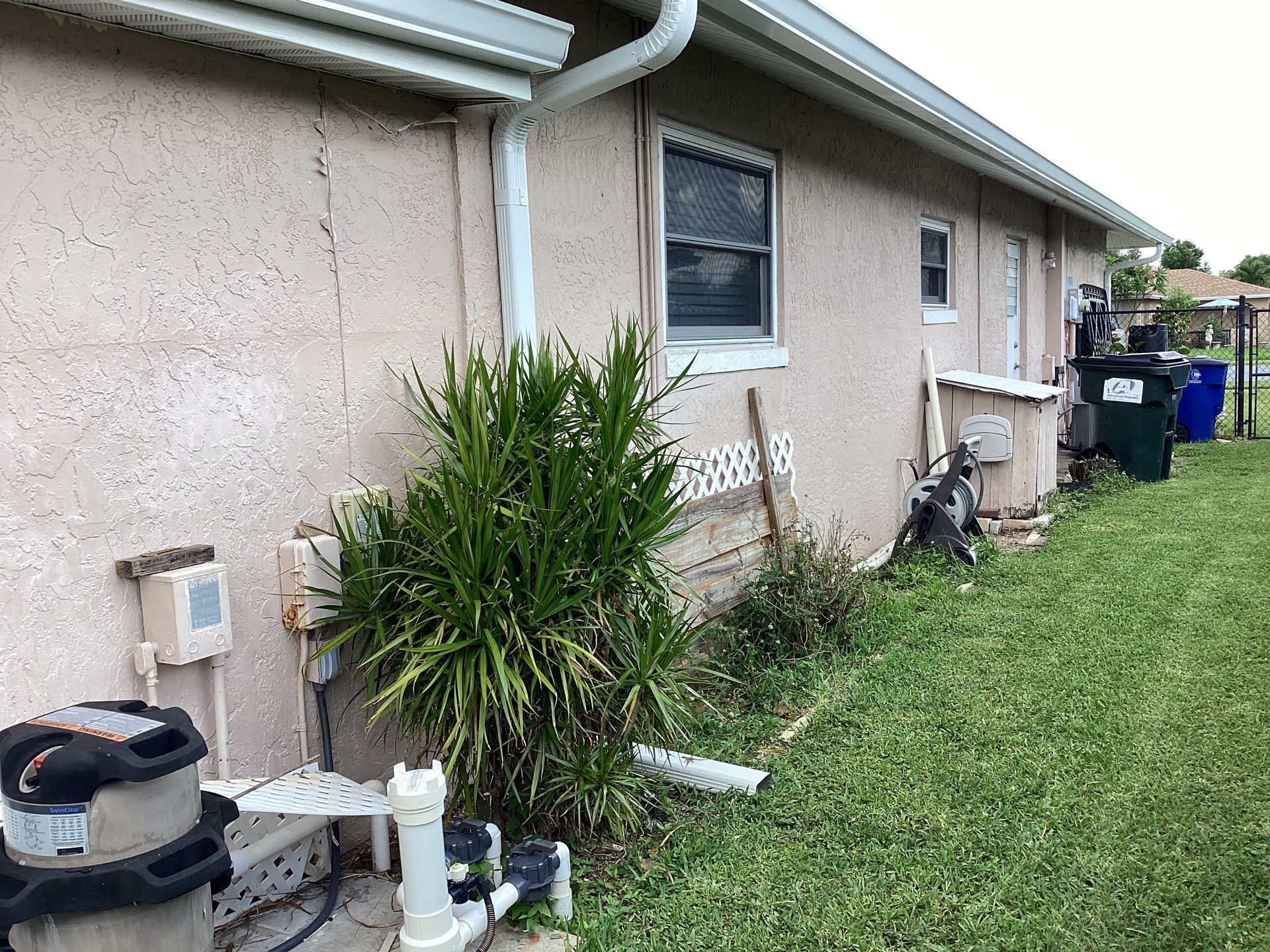 White Seamless Gutters and Splash Guards in Fort Myers FL by Gutter Professor by Gutter Professors