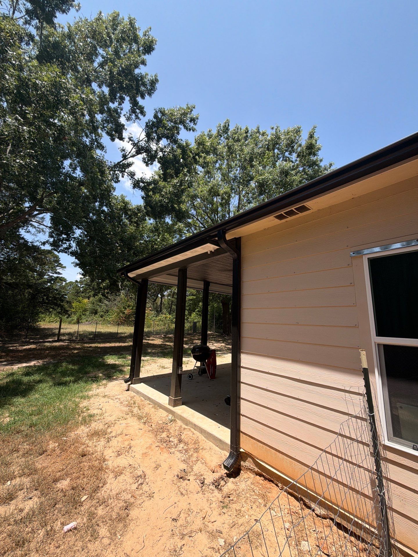 Bold New Color Scheme on Frankston, TX Home by Quality Coats Painting