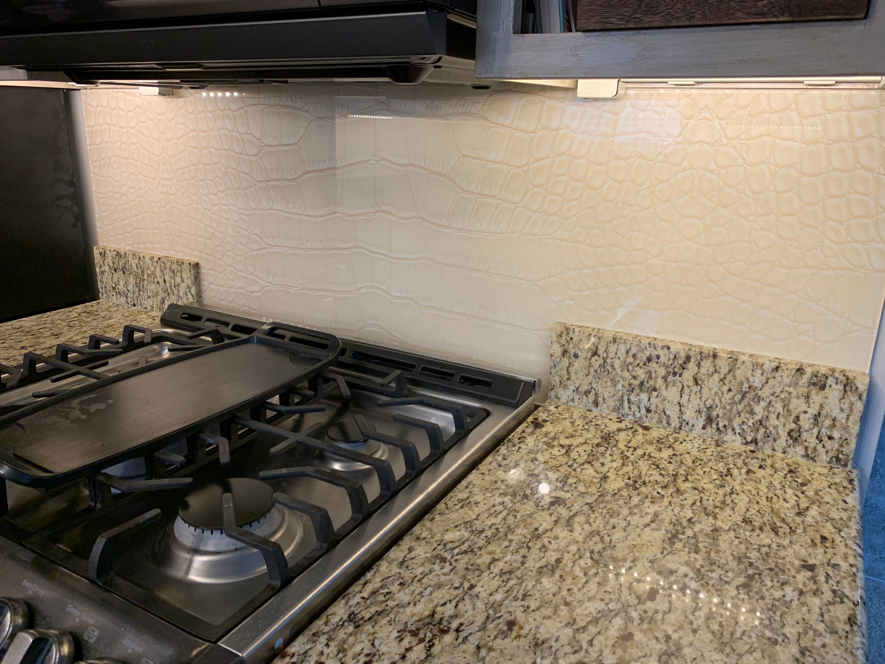 Kitchen Remodel using Rockin Croc Latte IMAGIO Solid Glass Backsplash by IMAGIO