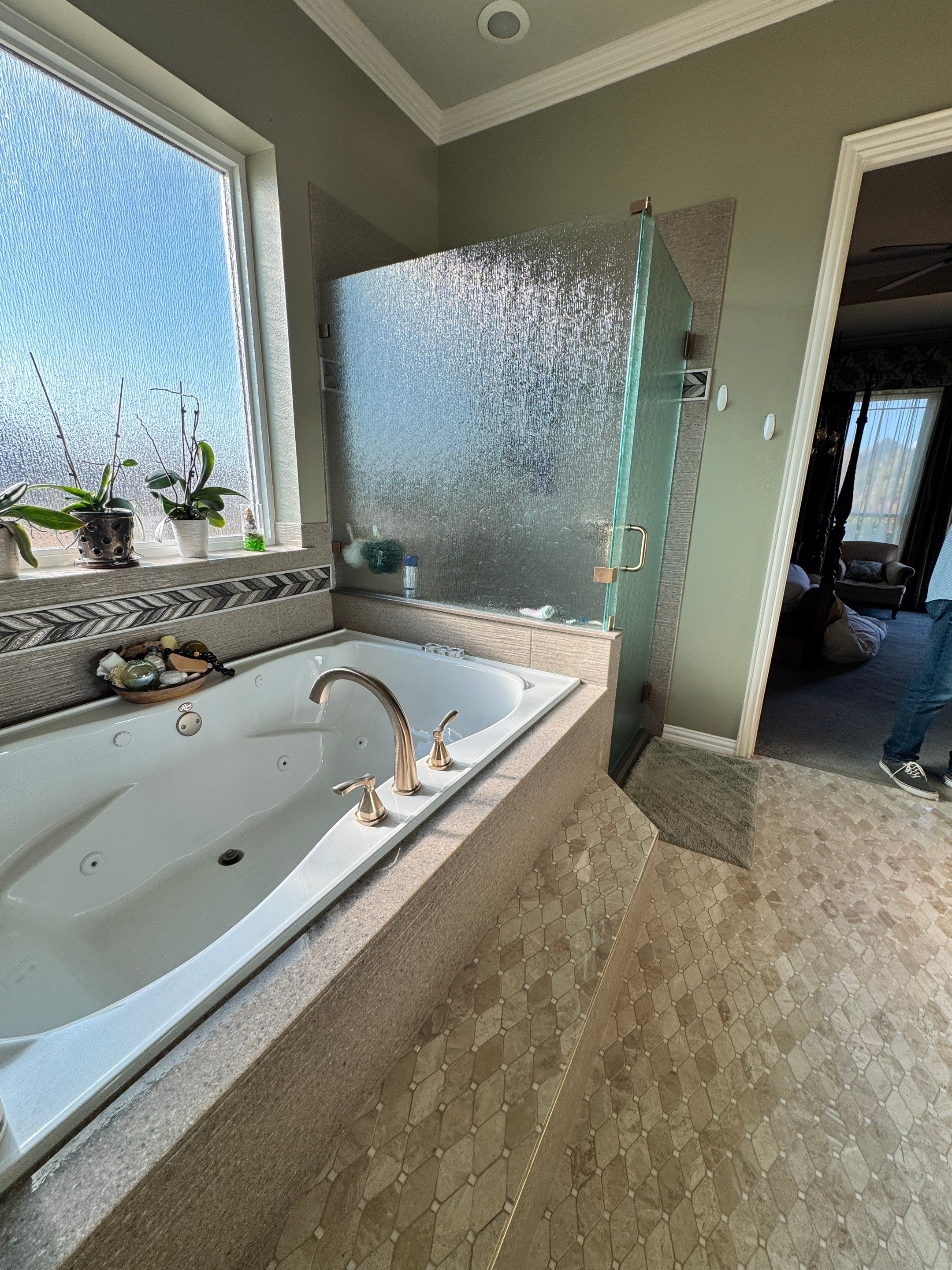 Full Master Bath (Onyx Collection) by New Bath Technologies