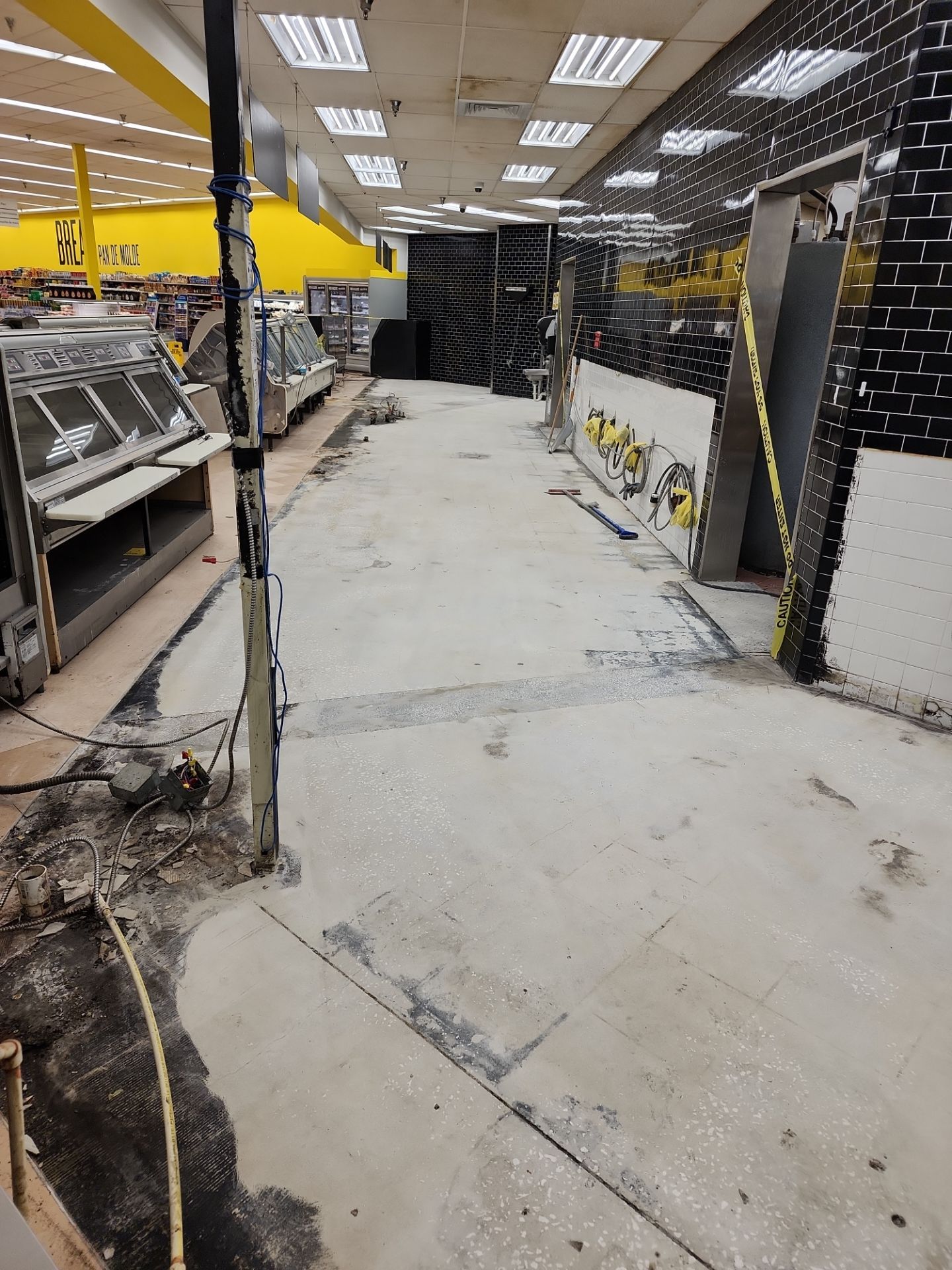 Fresco y Más Food Prep Area by Seamless Surfaces