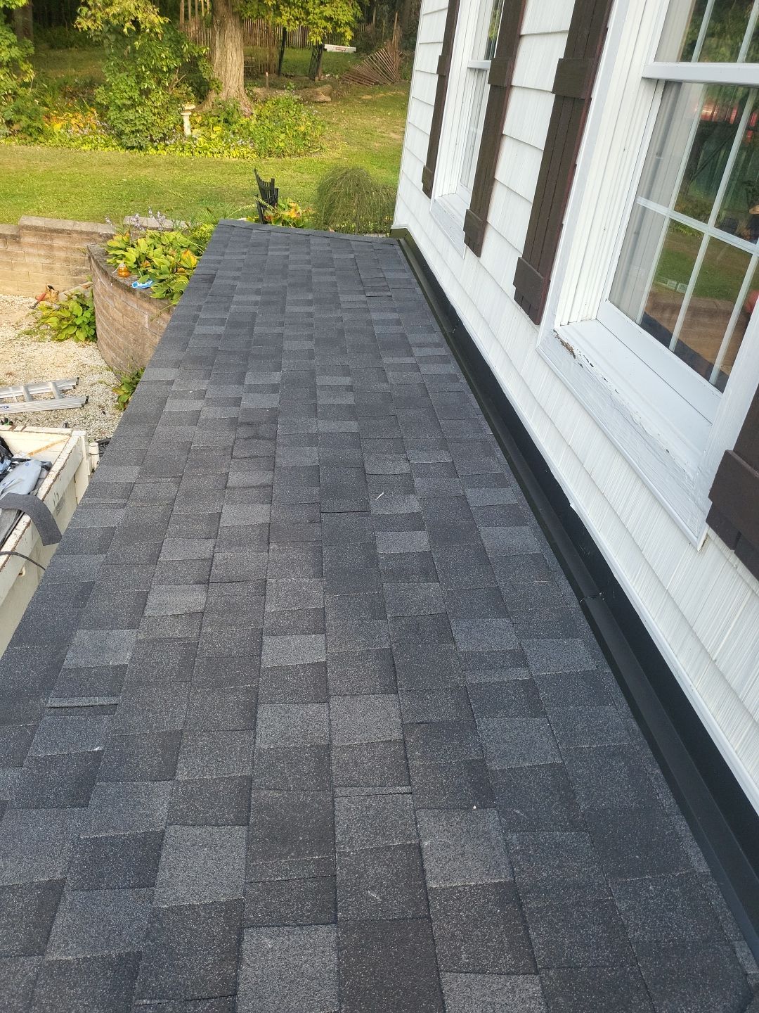 ATLAS PINNACLE COLOR: BLACK SHADOW by Eagle Eye Roofing