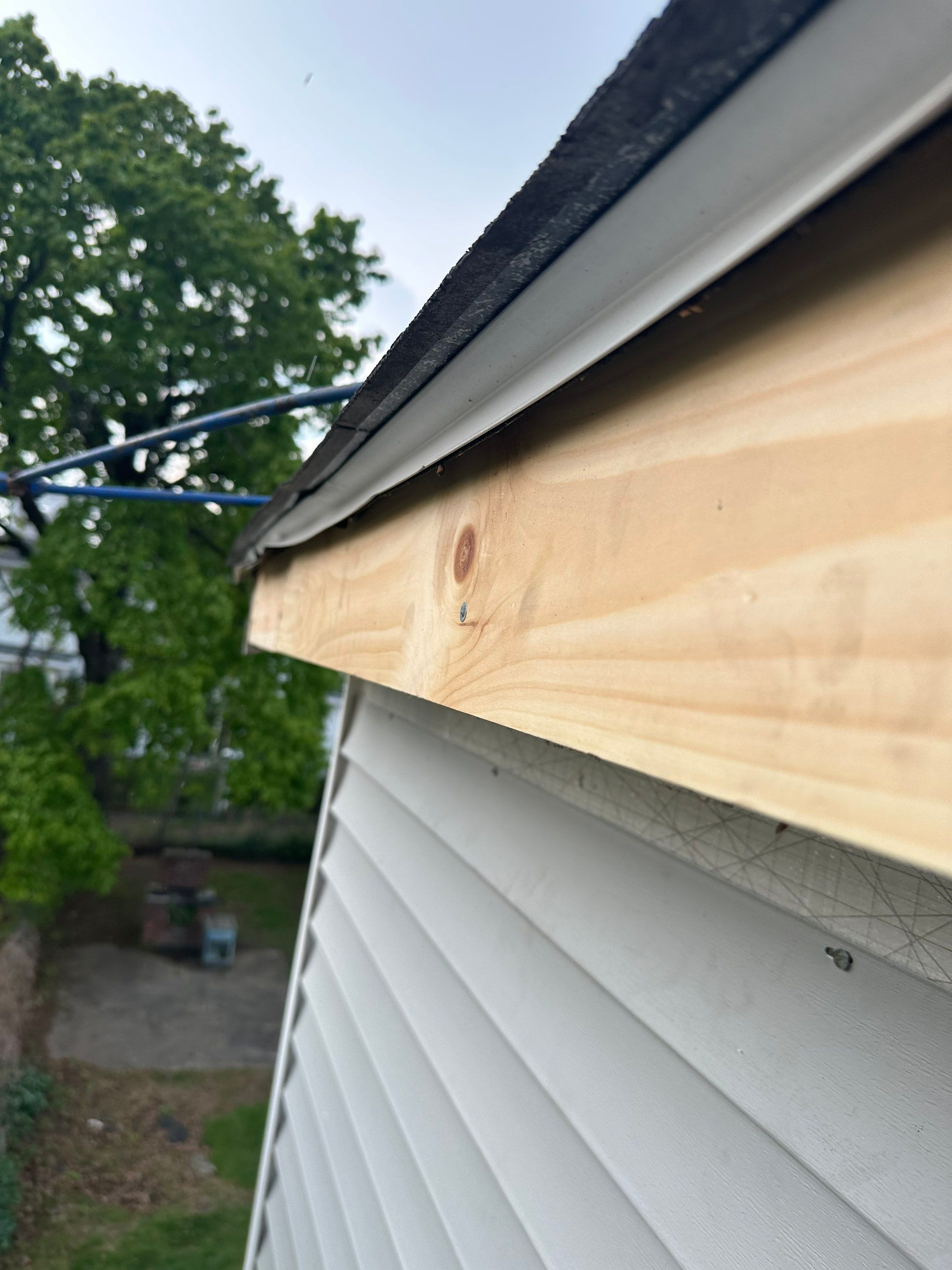 Siding Installation using Certainteed Cedar Impressions Straight Edge Perfection Shingles - D7 - Sterling Gray by A Plus Exterior