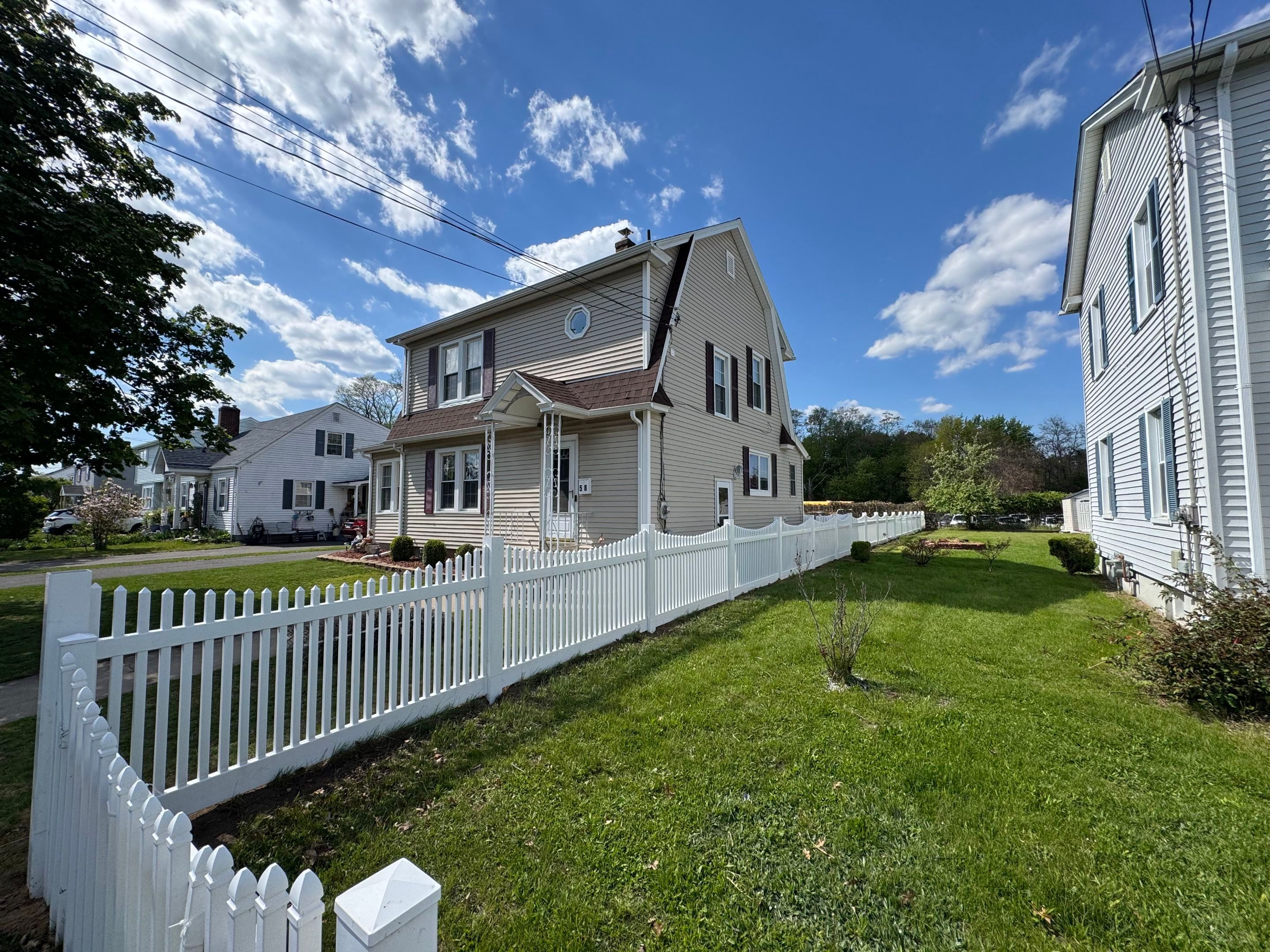Fence replacement using White Vinyl picket with scalloped edge. by DiGiorgi Roofing and Siding Inc