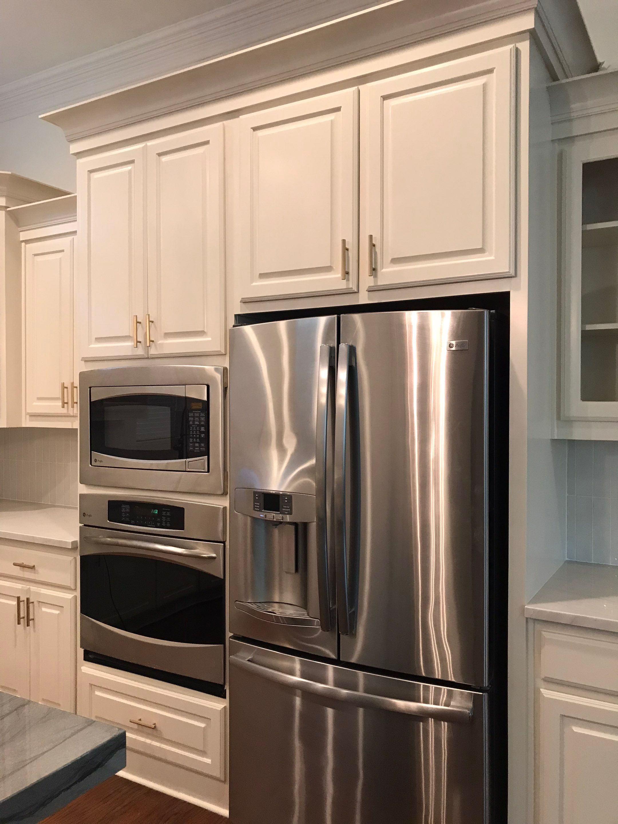 Kitchen Remodel using Quartzite by SLM General Contractors & Roofing