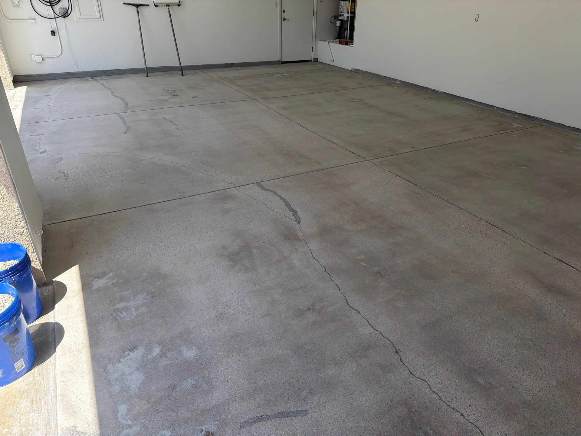 San Luis Obispo Garage Floor Polyurea Coating with Driftwood Flakes by MGP Coatings