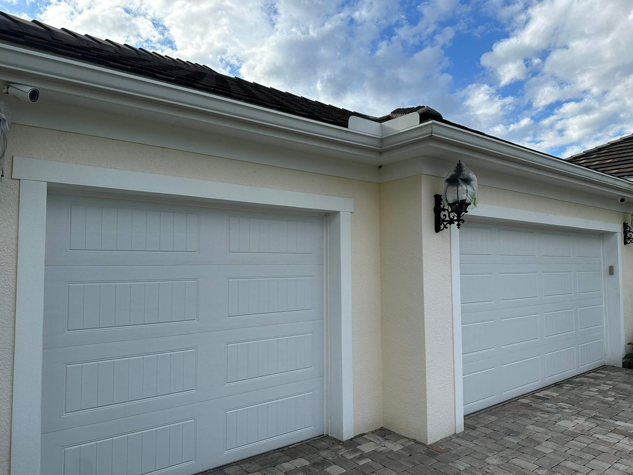 House Wash & Pool Screen Enclosure Cleaning in Winding River Community, Bradenton, FL | Sunshine AquaWash by Sunshine AquaWash