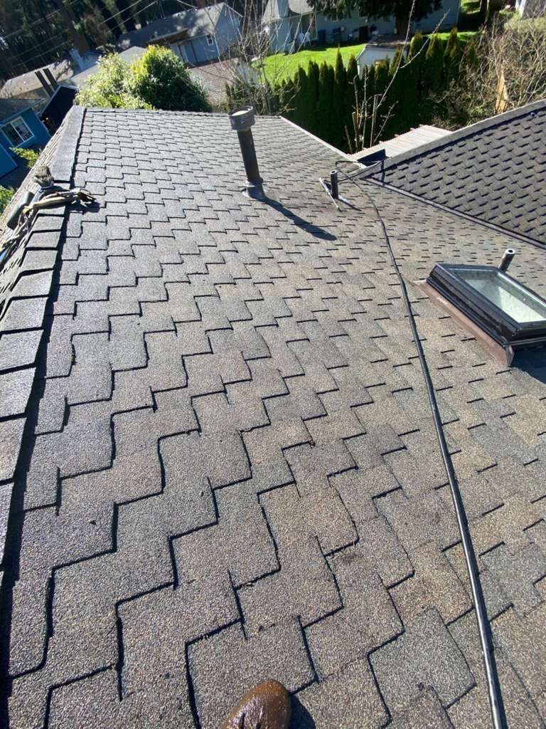 Roof Cleaning – Everett, WA by Everpro Construction