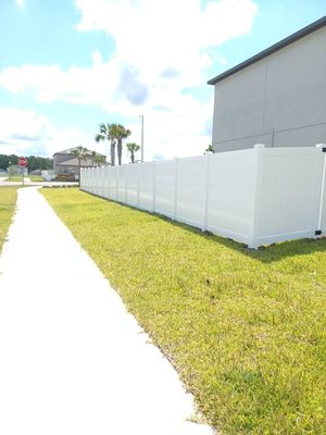 Riverview, FL 6ft. Tall White Vinyl Privacy Fence