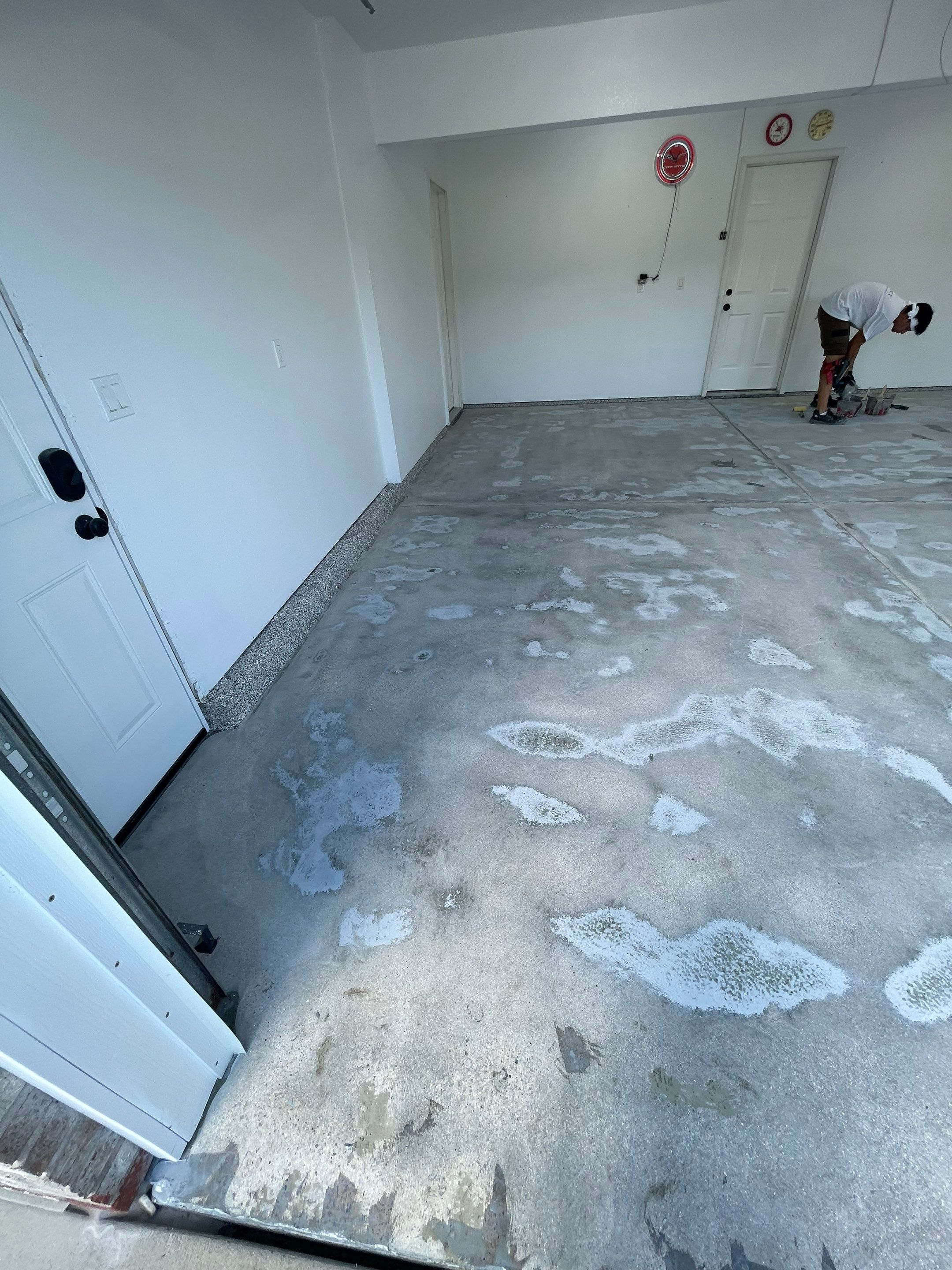 Multi-Car Garage Concrete Coating with Coyote Flake Finish in Sioux Falls by Select Painting, Coatings & Garage Cabinets