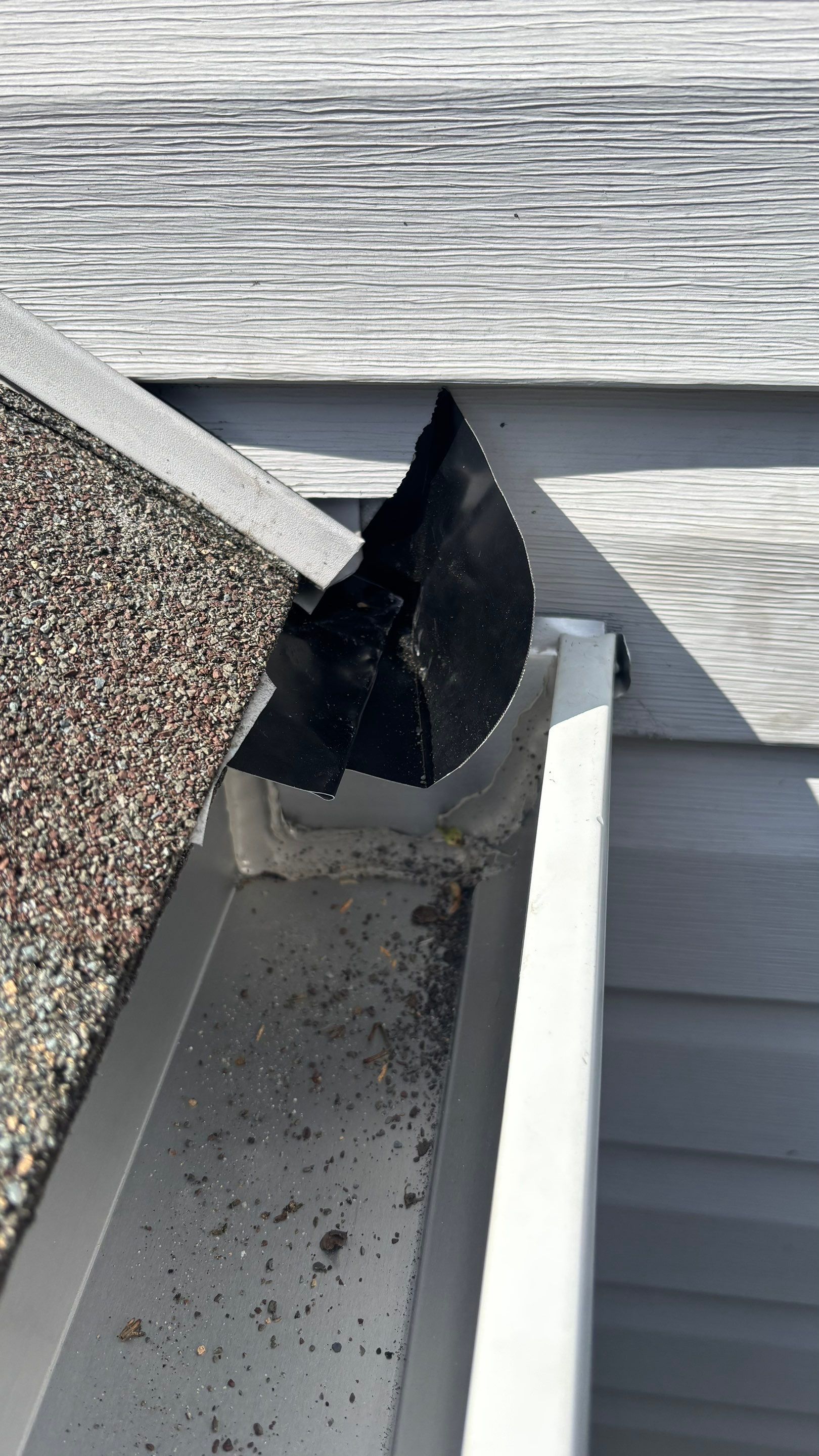 Missing kickout flashing by Deerfield Roofing LLC