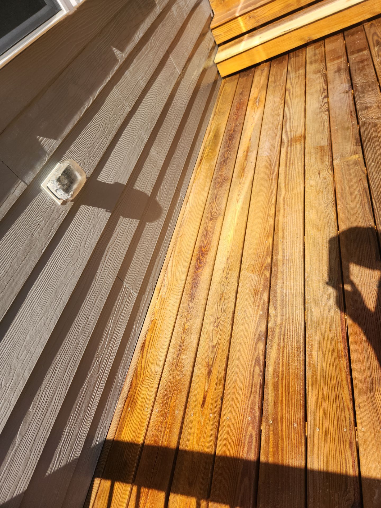 Weathered Deck using AcryFin by DuraSeal
