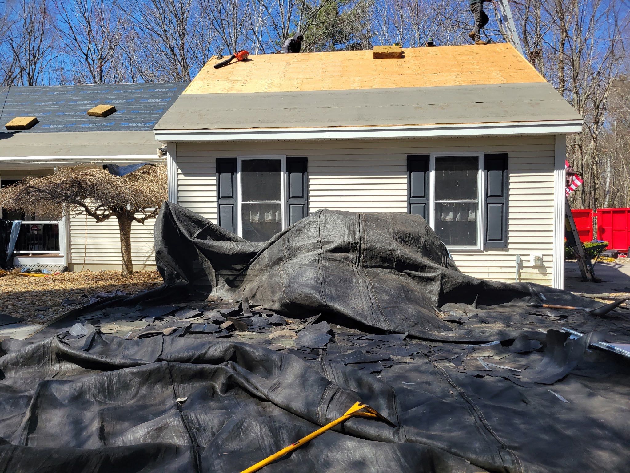 Vinyl Siding and Asphalt Roofing Replacement in Deerfield by Tall pine roofing