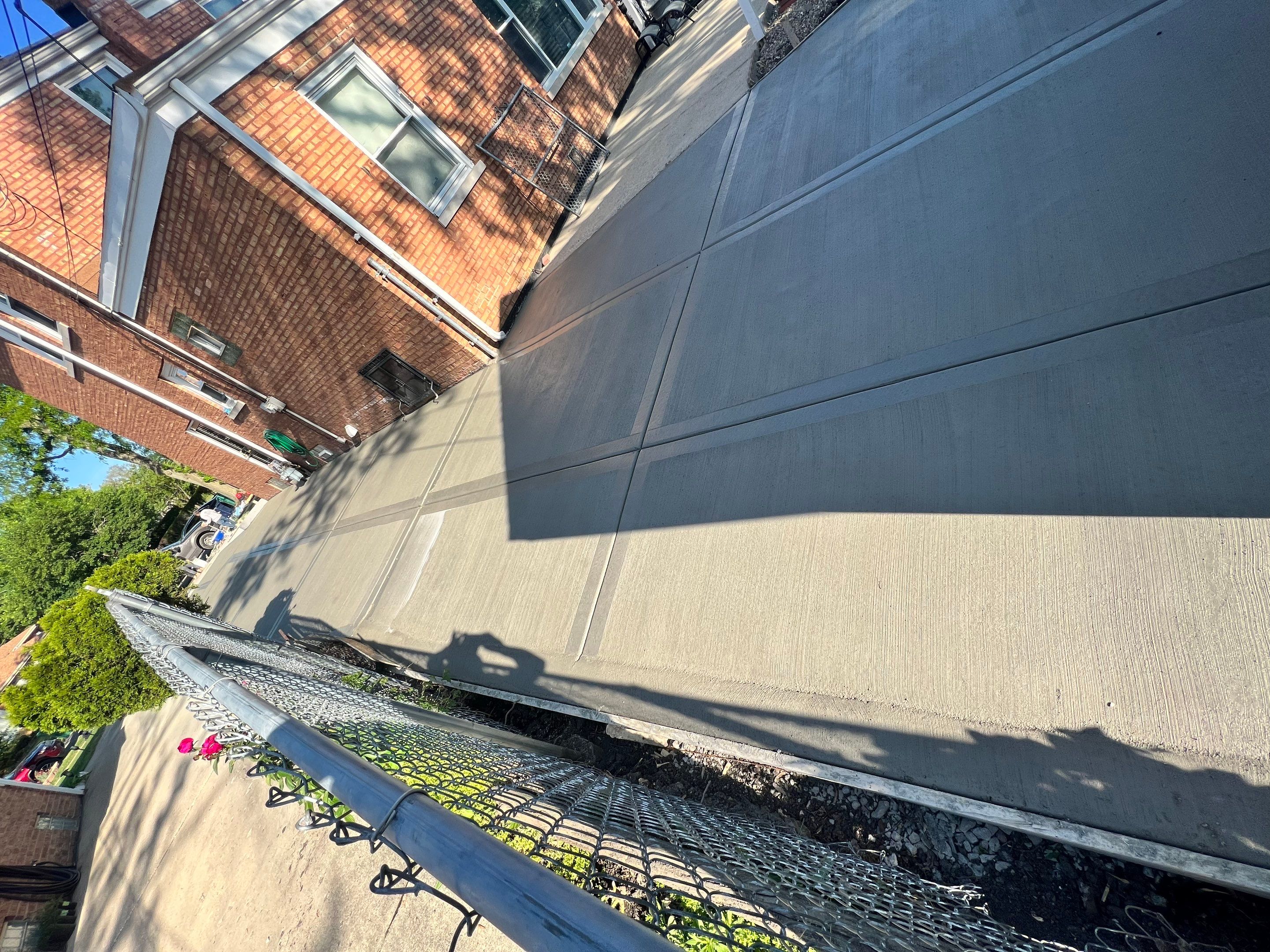 Concreto (Driveway Installation using concrete 4000 psi) by INQUSE GENERAL CONTRACTOR