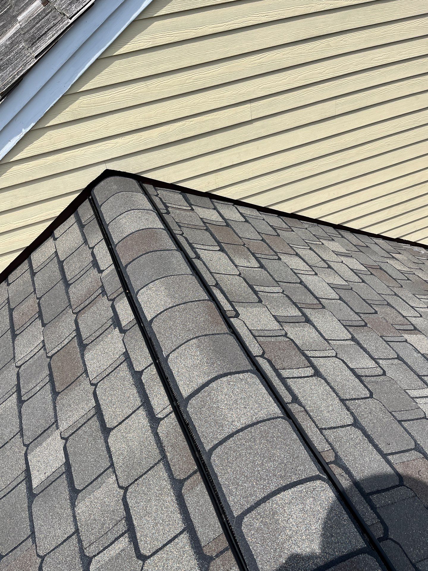 Arlington: CertainTeed Grand Manor Designer Shingles in Weathered Wood by RM Banning, Inc.