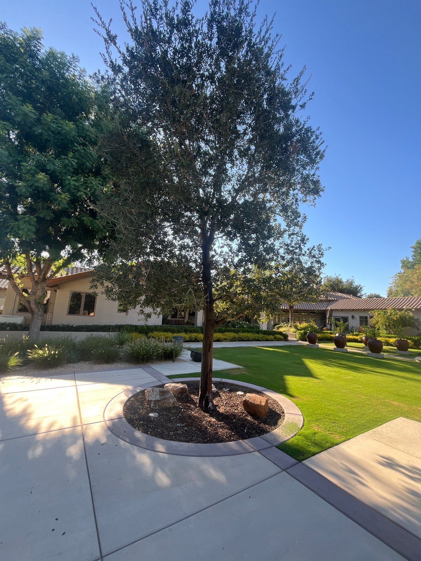 Modern Country Estate by Kaylor Landscape inc.