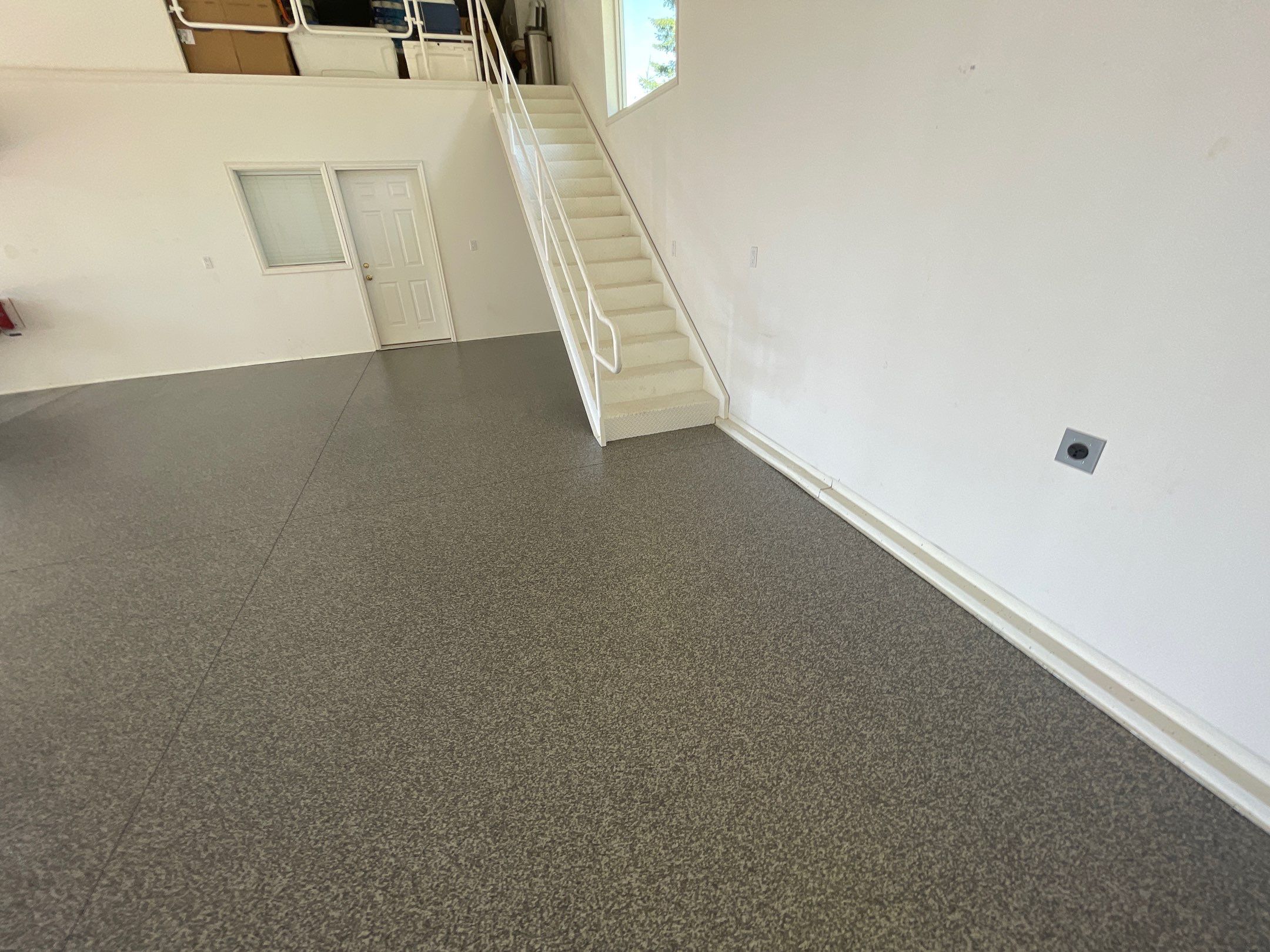 Garage Transformation using Echo 1/4" Chip by Croc Coatings, LLC