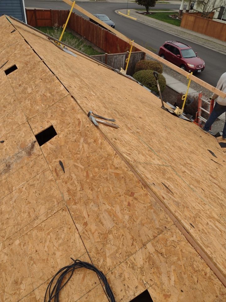 Residential Re-Roof in Albany Oregon by Orezona Building & Roofing Company, Inc.