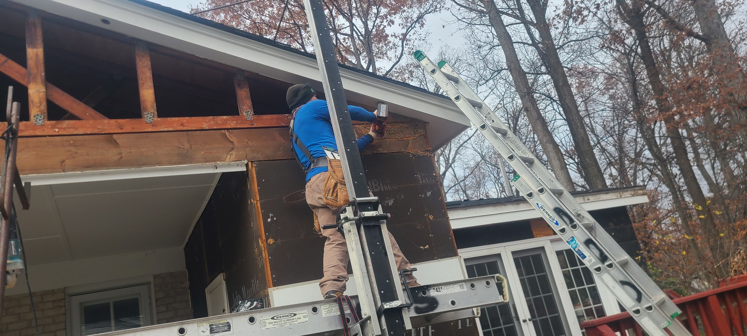 Springfield CertainTeed Charcoal Black Roof & CertainTeed Colonial White Siding by RM Banning, Inc.