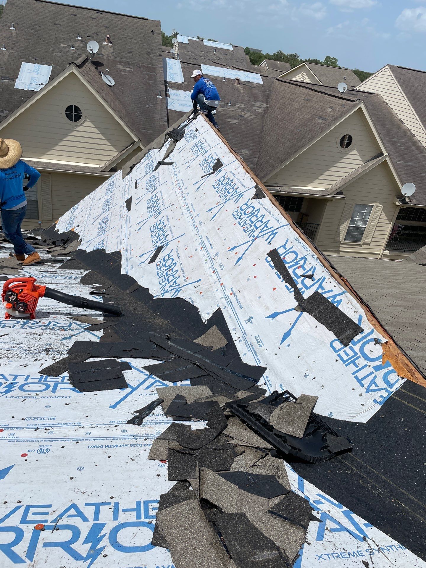 Residential Roofing Installation using Owen's Corning Duration (Lifetime) Shingles by Roof Repair Company