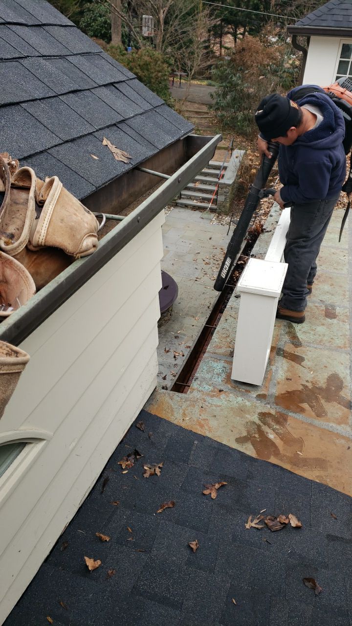 McLean: Certainteed Landmark Pro Designer Shingles in Max Def Charcoal Black by RM Banning, Inc.