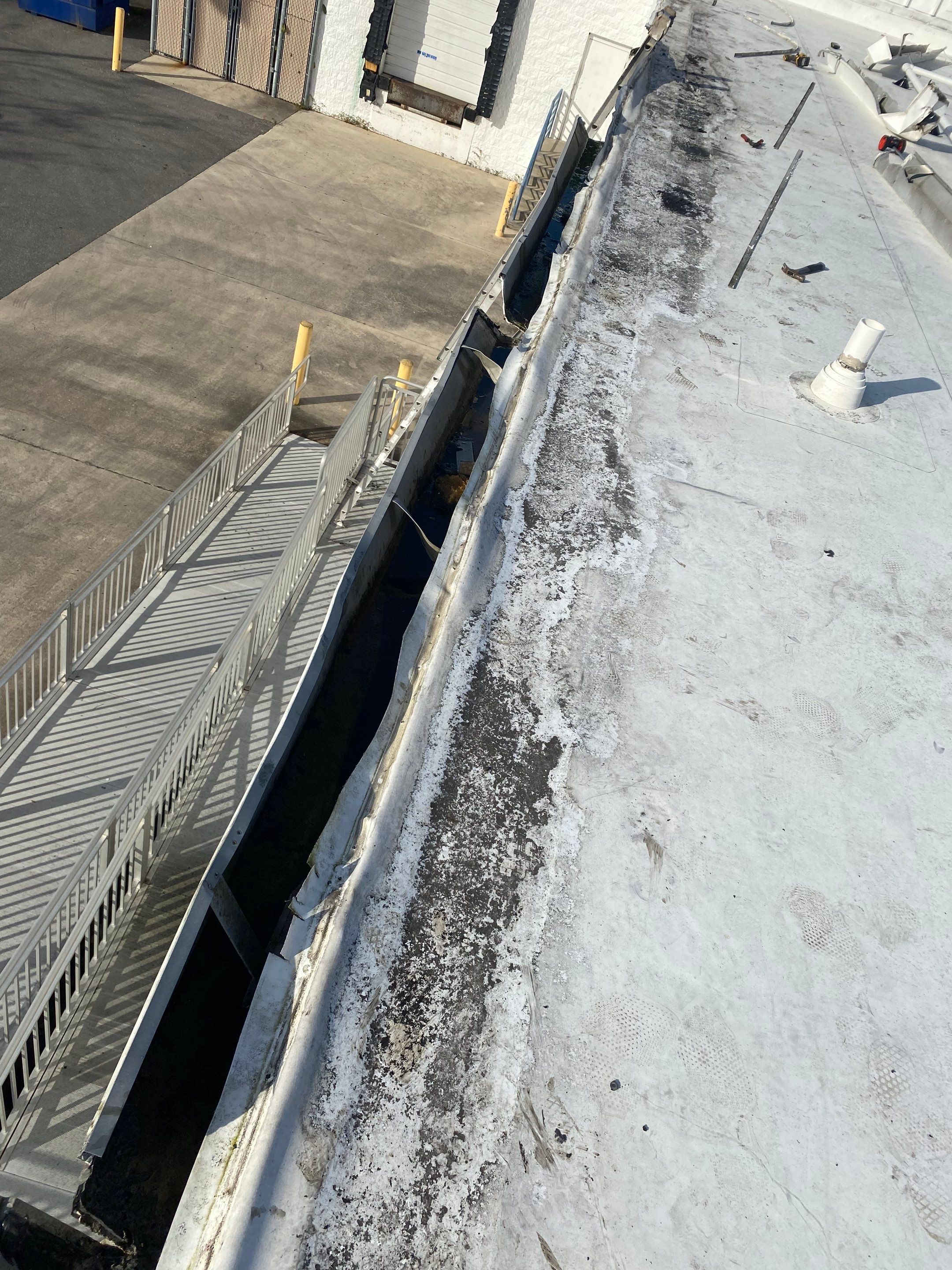 7-Inch Seamless Gutters for Commercial Installation in Sarasota FL by Gutter Professors