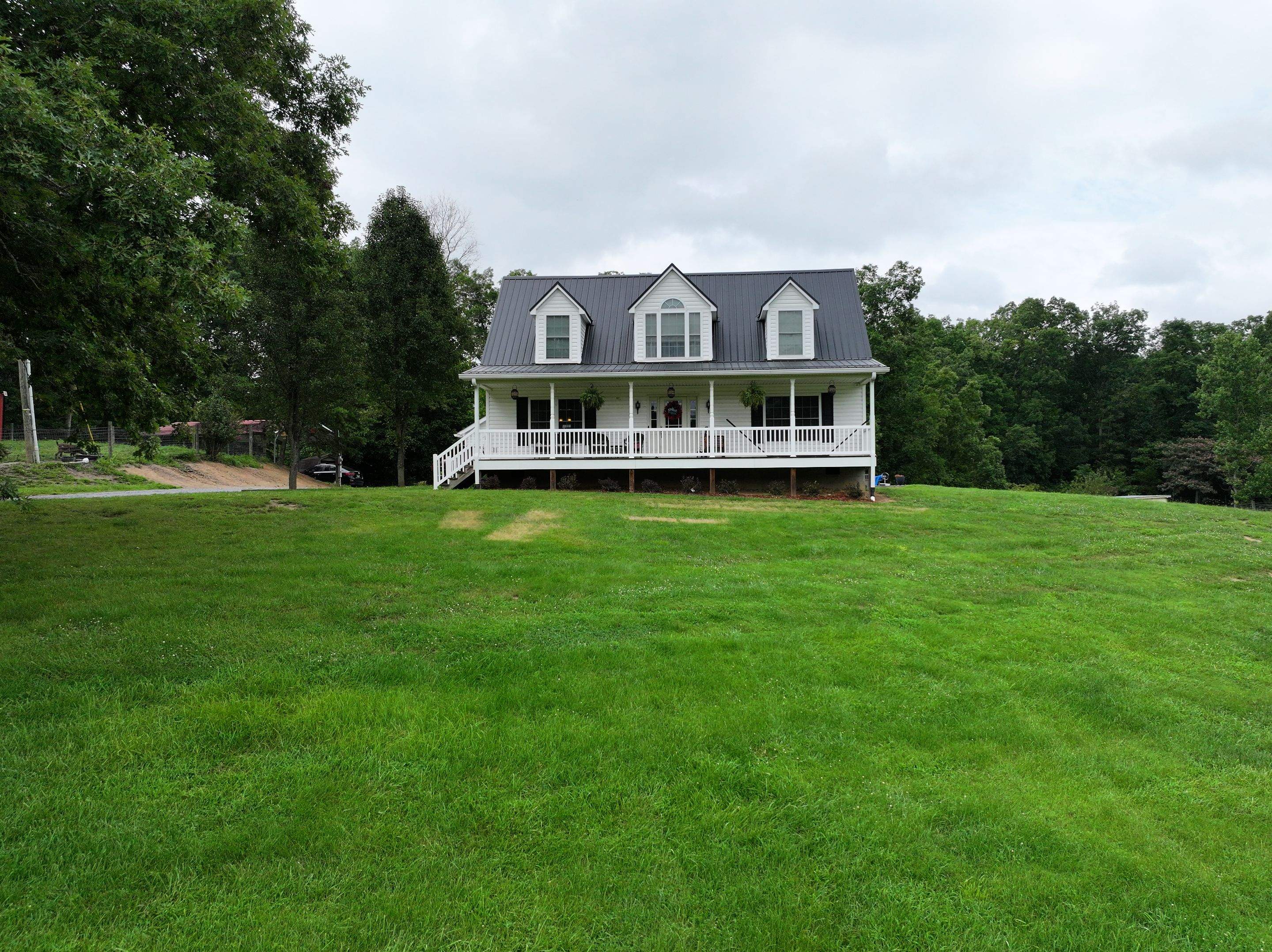 Wine Residence by Omnia Roofing