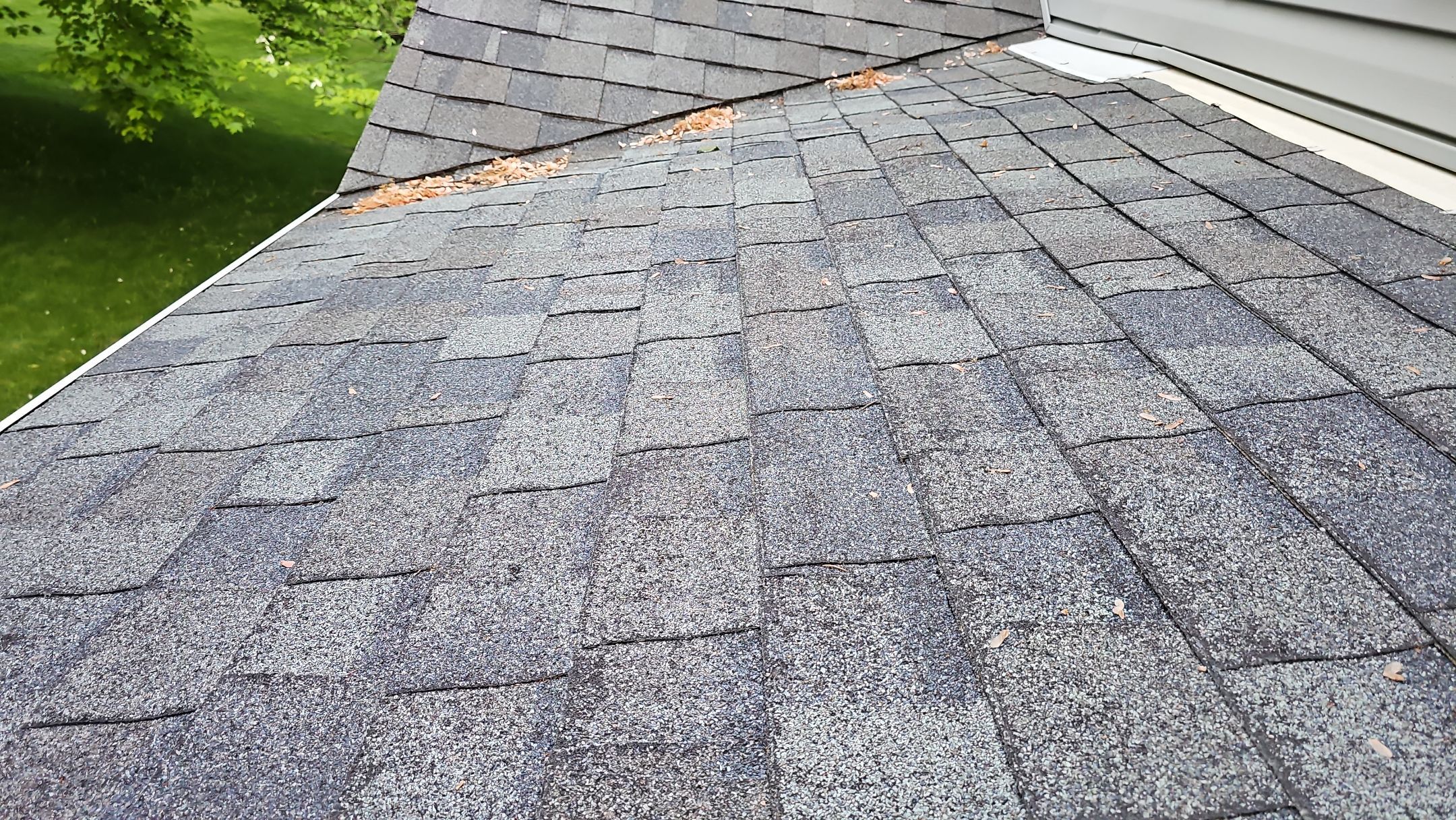 ATLAS PINNACLE HP W/SCOTCHGARD COLOR: HEARTHSTONE  by Eagle Eye Roofing