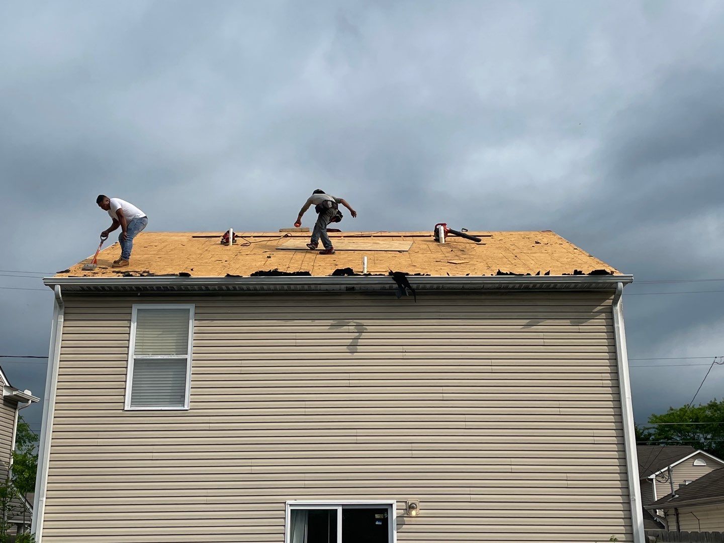 Residential Roofing Installation using Owens Corning TruDef Oakridge Roofing System by Undersun Roofing 