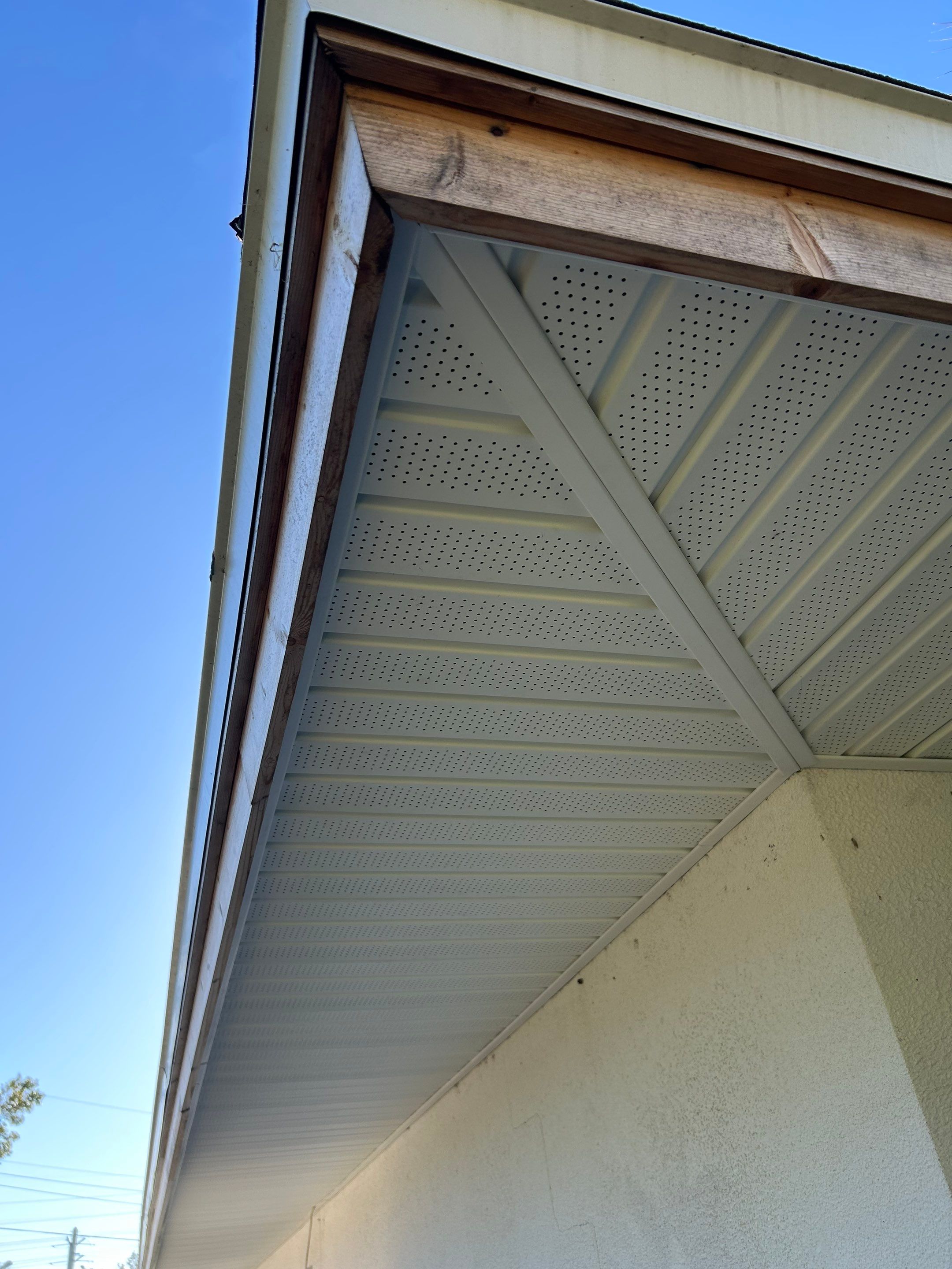 Replace soffit in Sarasota FL by Gutter Professors