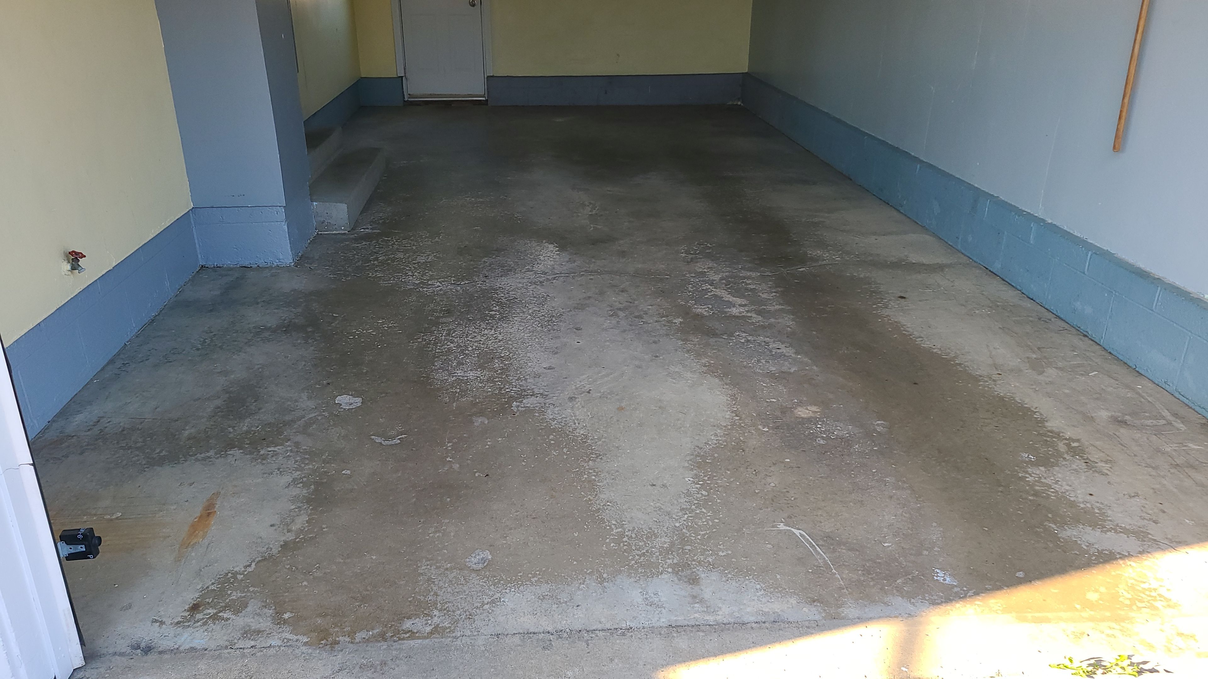 Single Car Garage in Stonewash - Austintown, OH by Alexander Concrete Coatings