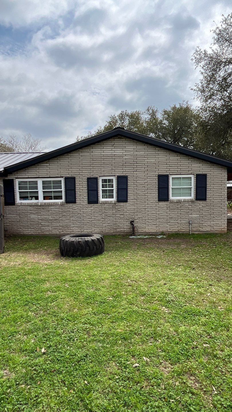 Beeville Backporch sittin' by Bayfront Roofing and Construction