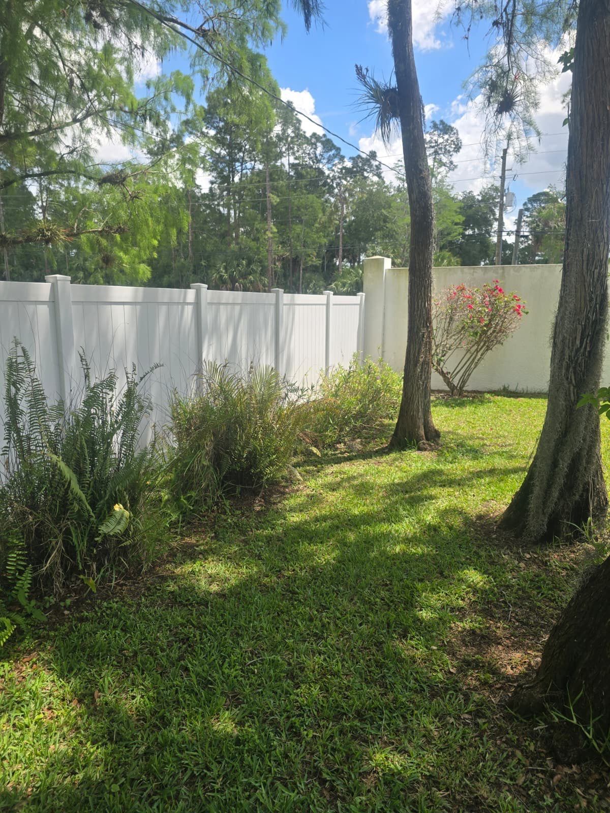 Vinyl Fence and Estate Gate in Naples by True Fence LLC