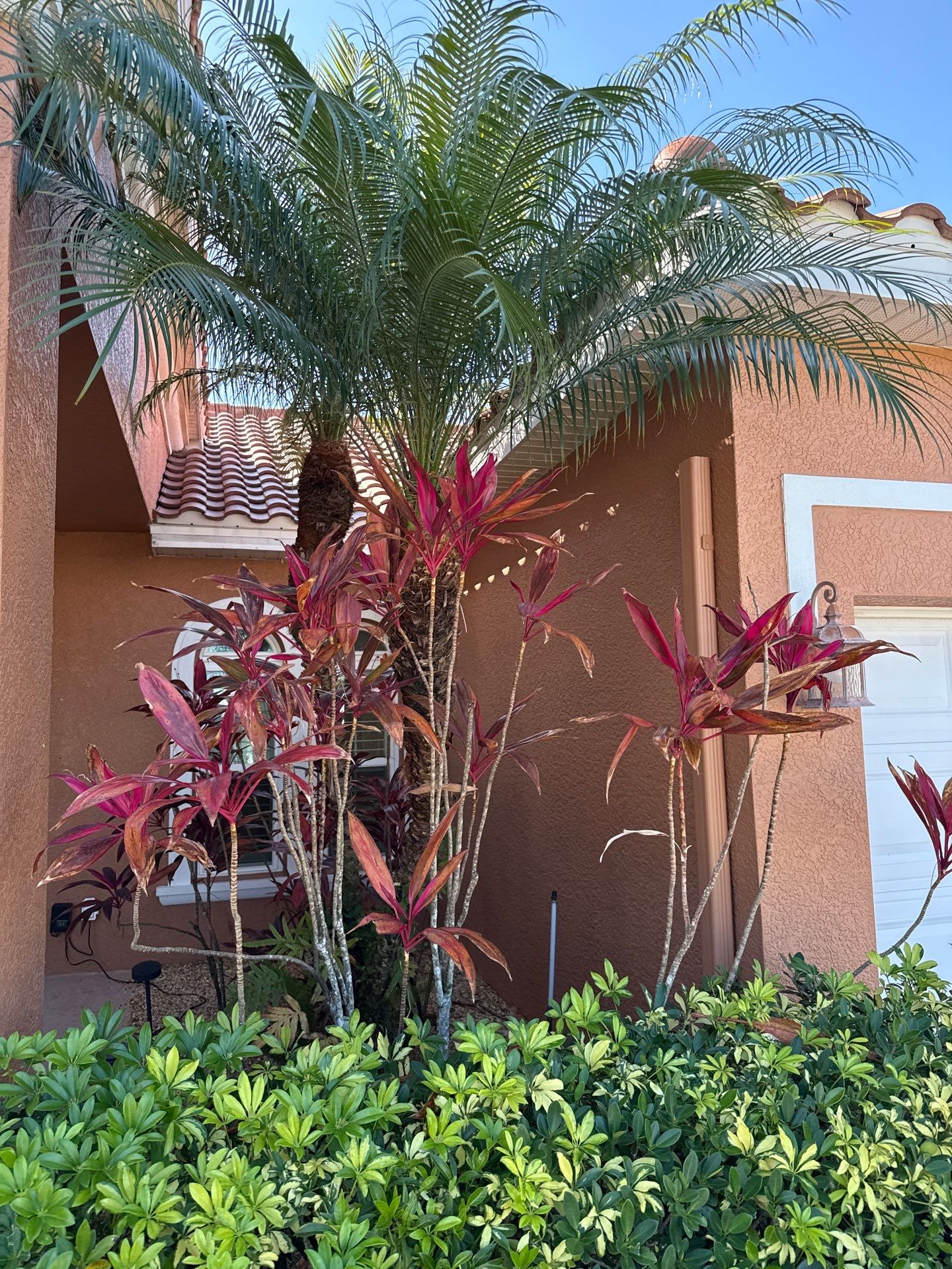 7 inch seamless gutters using Seamless Aluminum Gutters in Fort Myers, FL by Gutter Professors