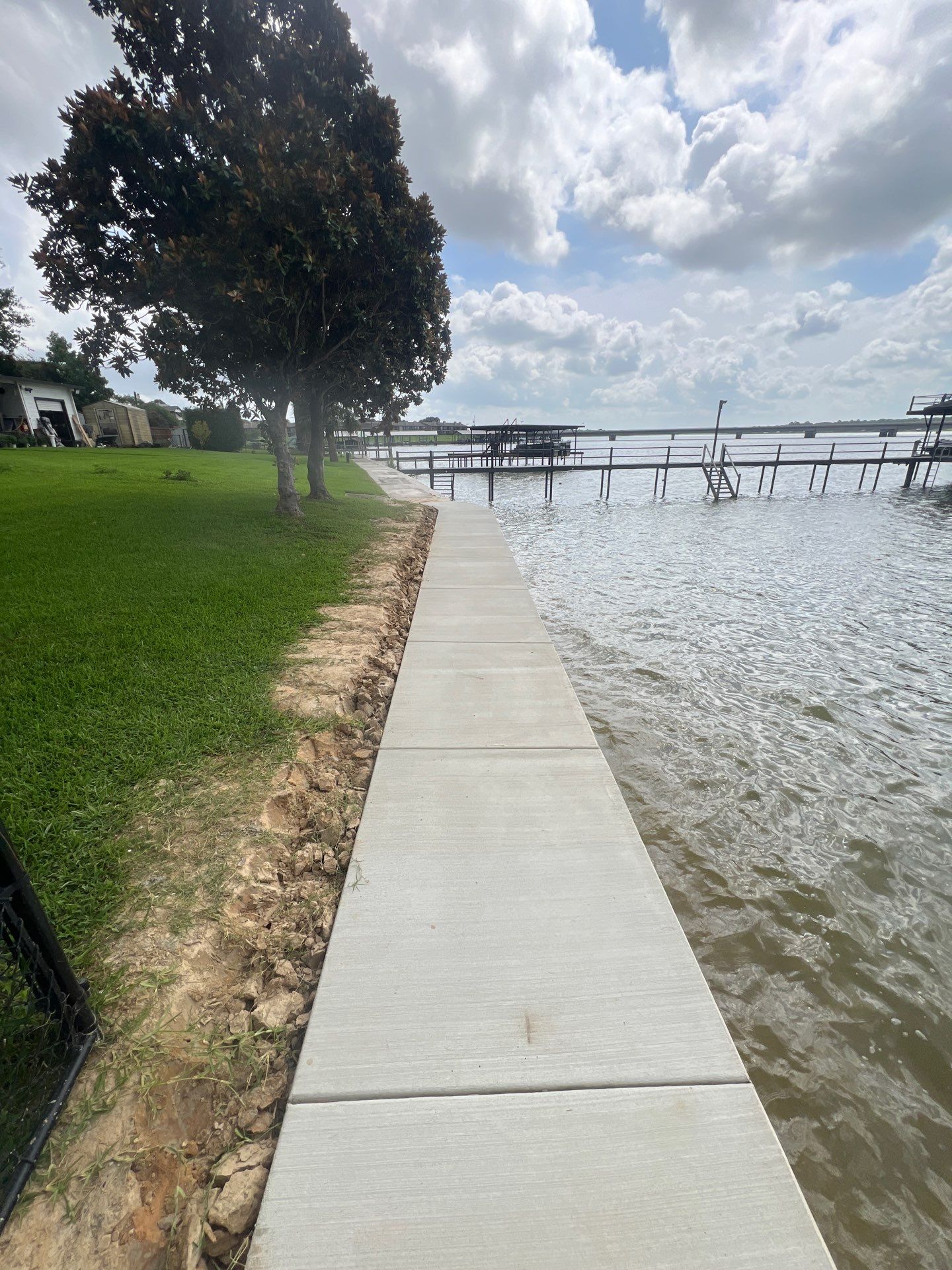Concrete Retaining Cap Sidewalk in Gun Barrel City