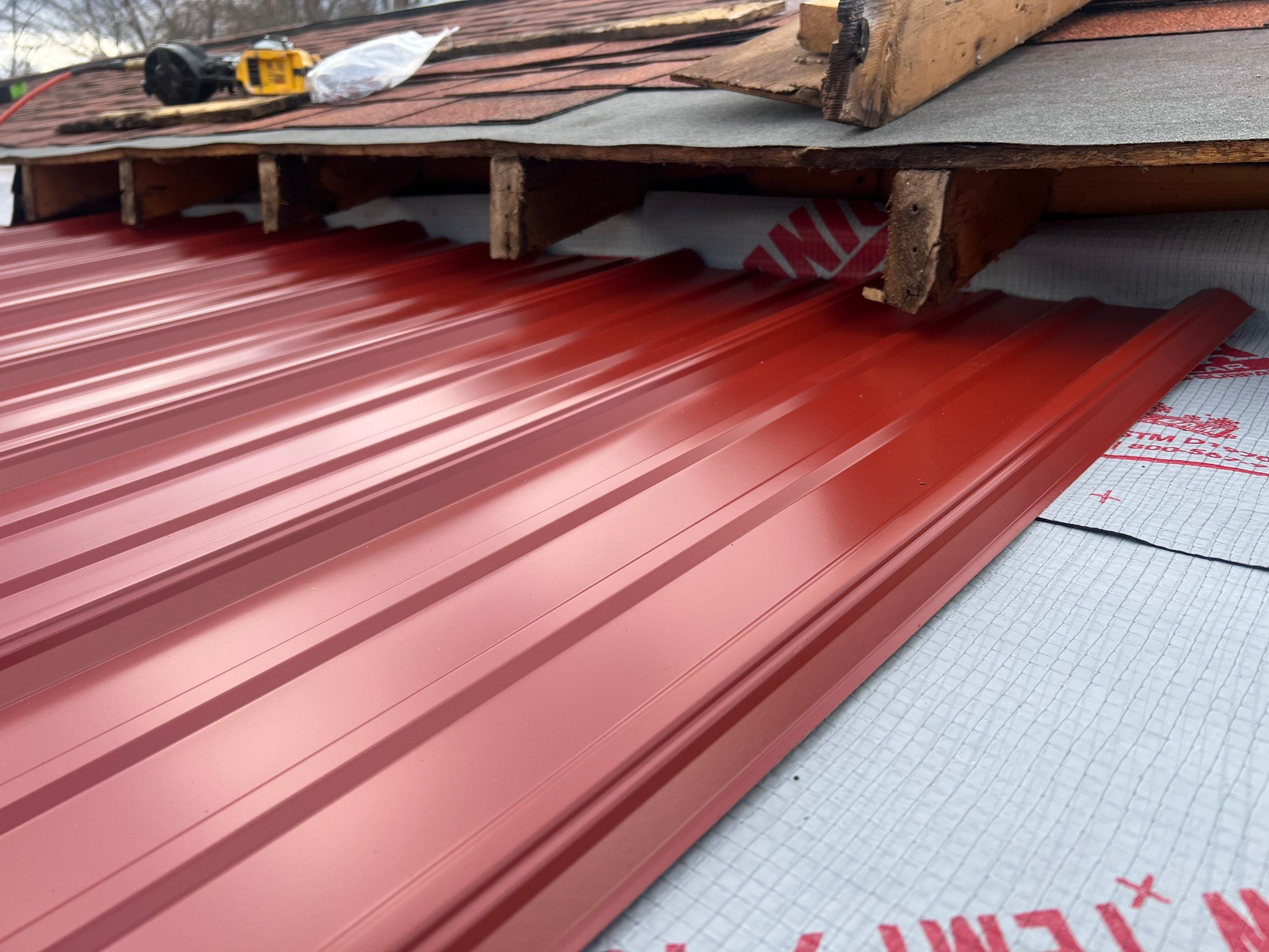 Corrugated Metal and Asphalt in Merrimack New Hampshire by Tall pine roofing