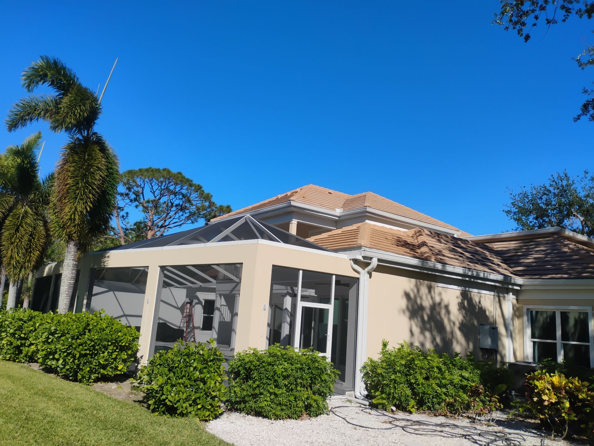 7-Inch Seamless Gutters for Large Roofs in Osprey FL by Gutter Professors
