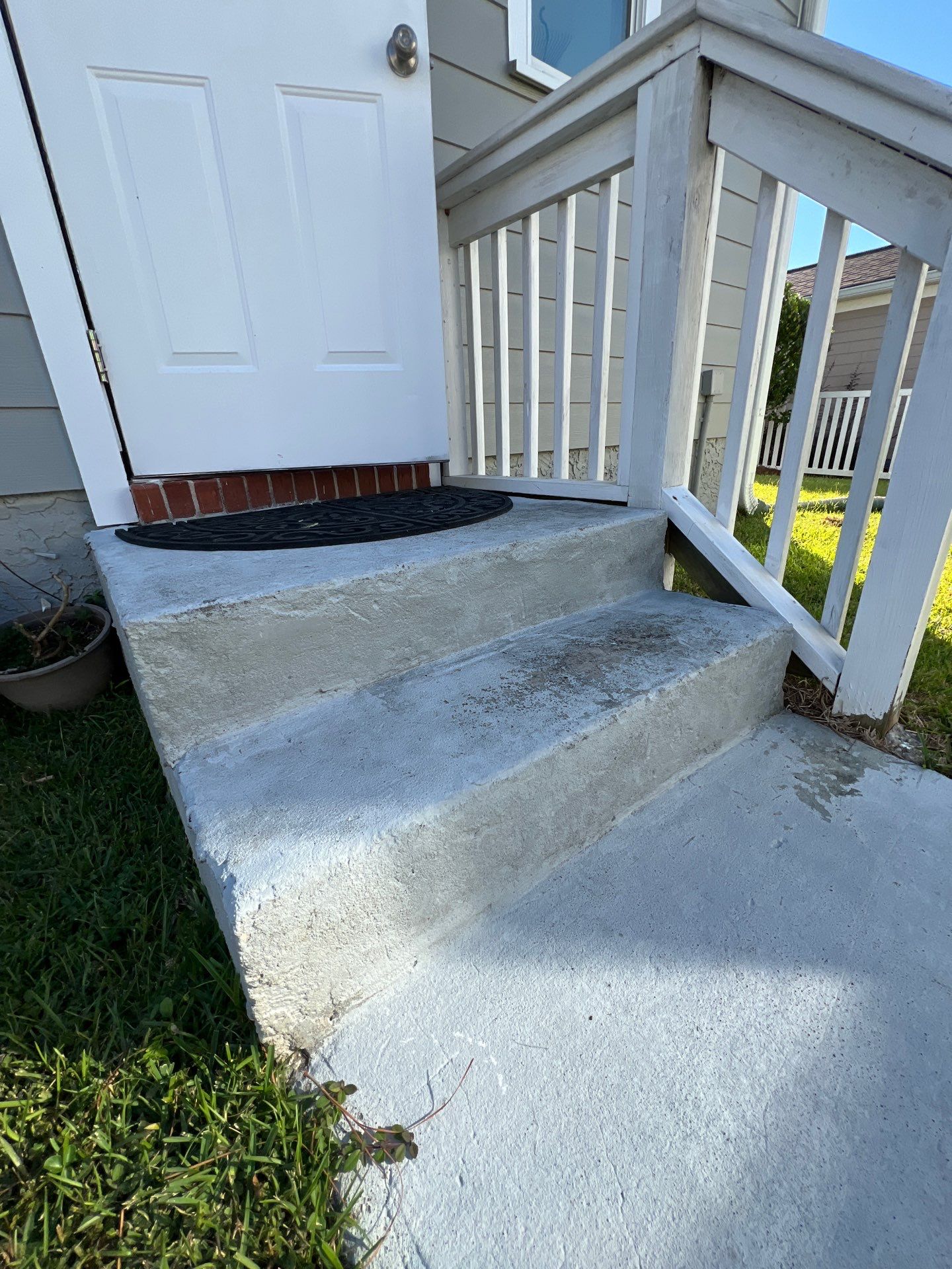This is one floor Before & After you’re going to have to SEE to believe 👀 🤯 by Deese Elite Concrete Coatings