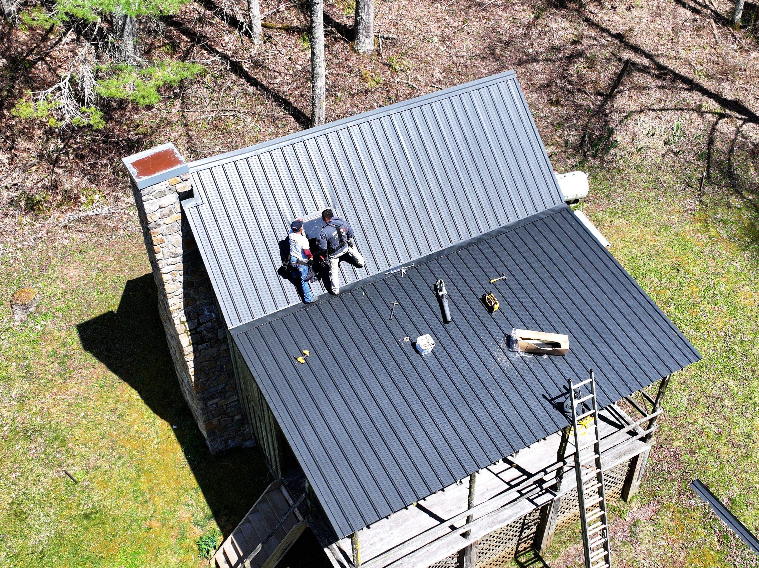 Sluder Cabin by Omnia Roofing