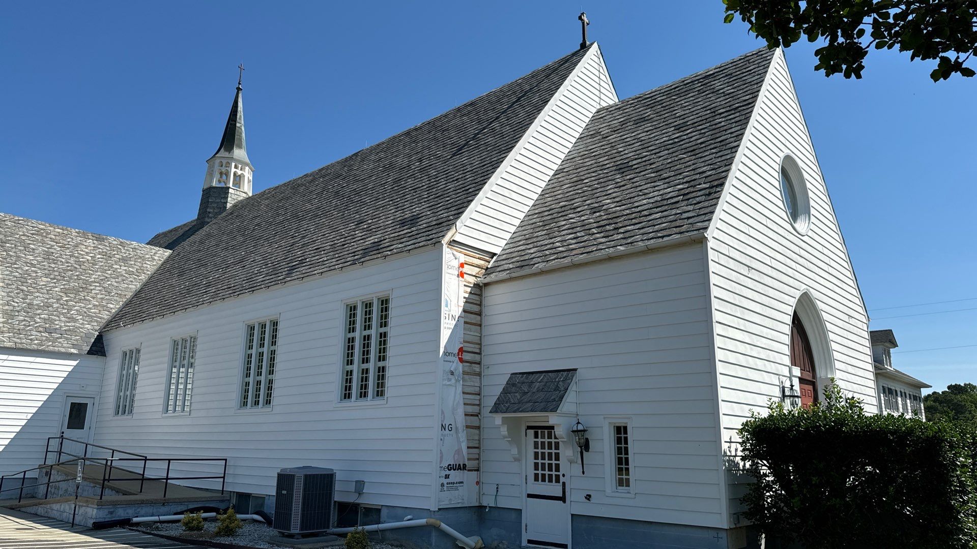 Siding Installation using Vinyl Mastic Carved Wood by ExteriorPros