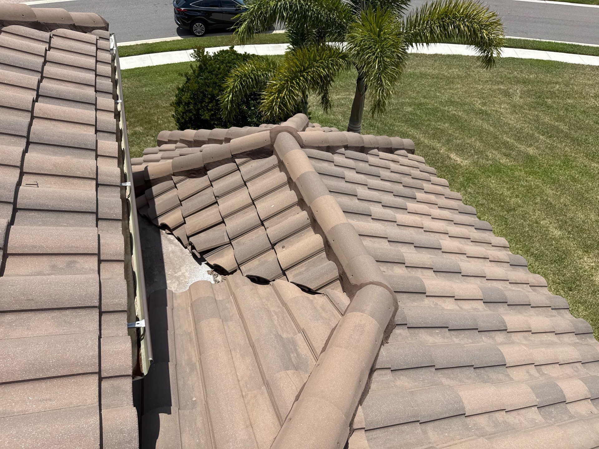 Concrete Tile Roof, Paver Driveway & Lanai Cleaning – Artisan Lakes Esplanade, Palmetto, FL by Sunshine AquaWash