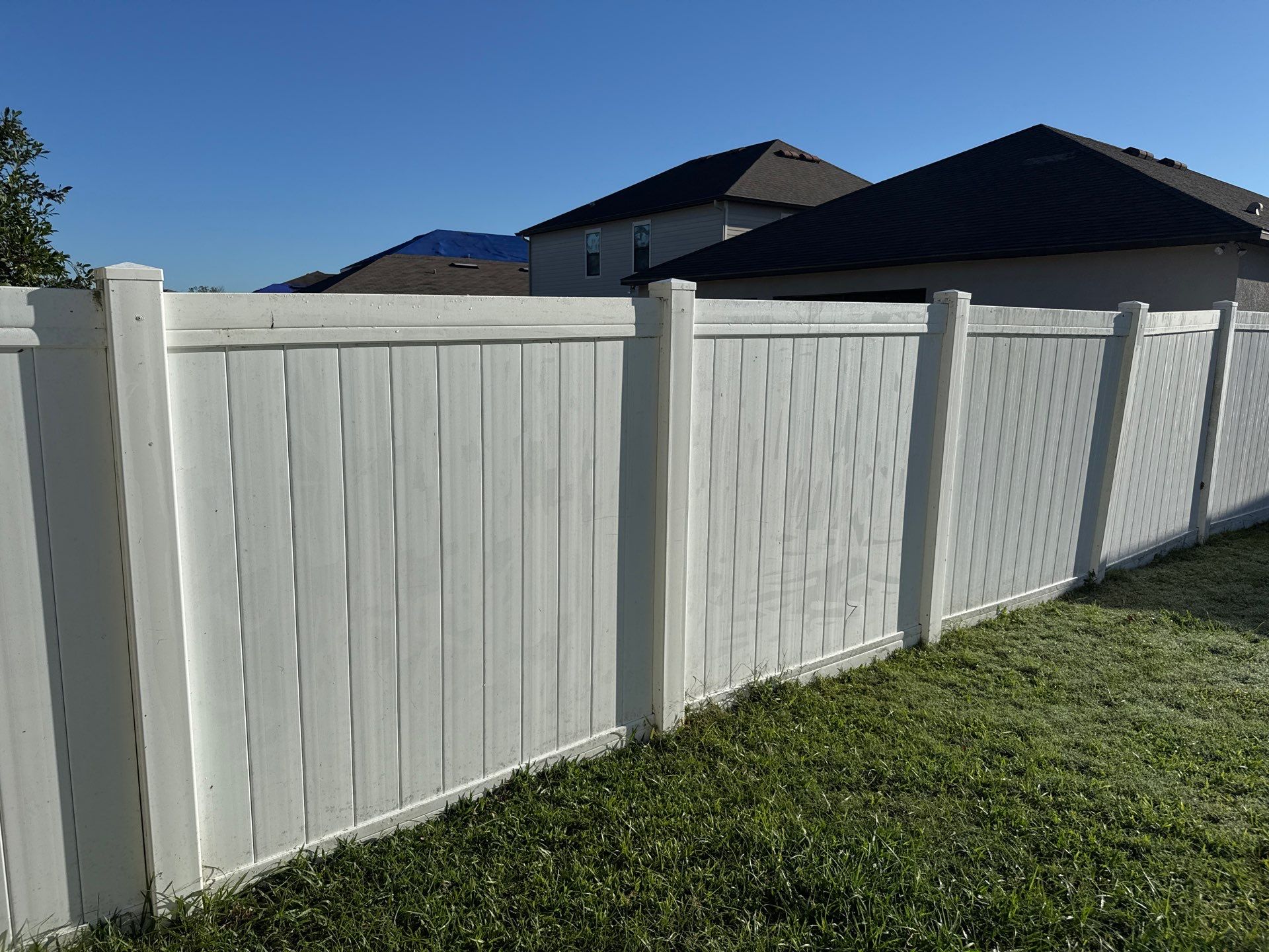 Comprehensive Concrete and Vinyl Fence Cleaning in Willow Walk Community, Palmetto, FL by Sunshine AquaWash