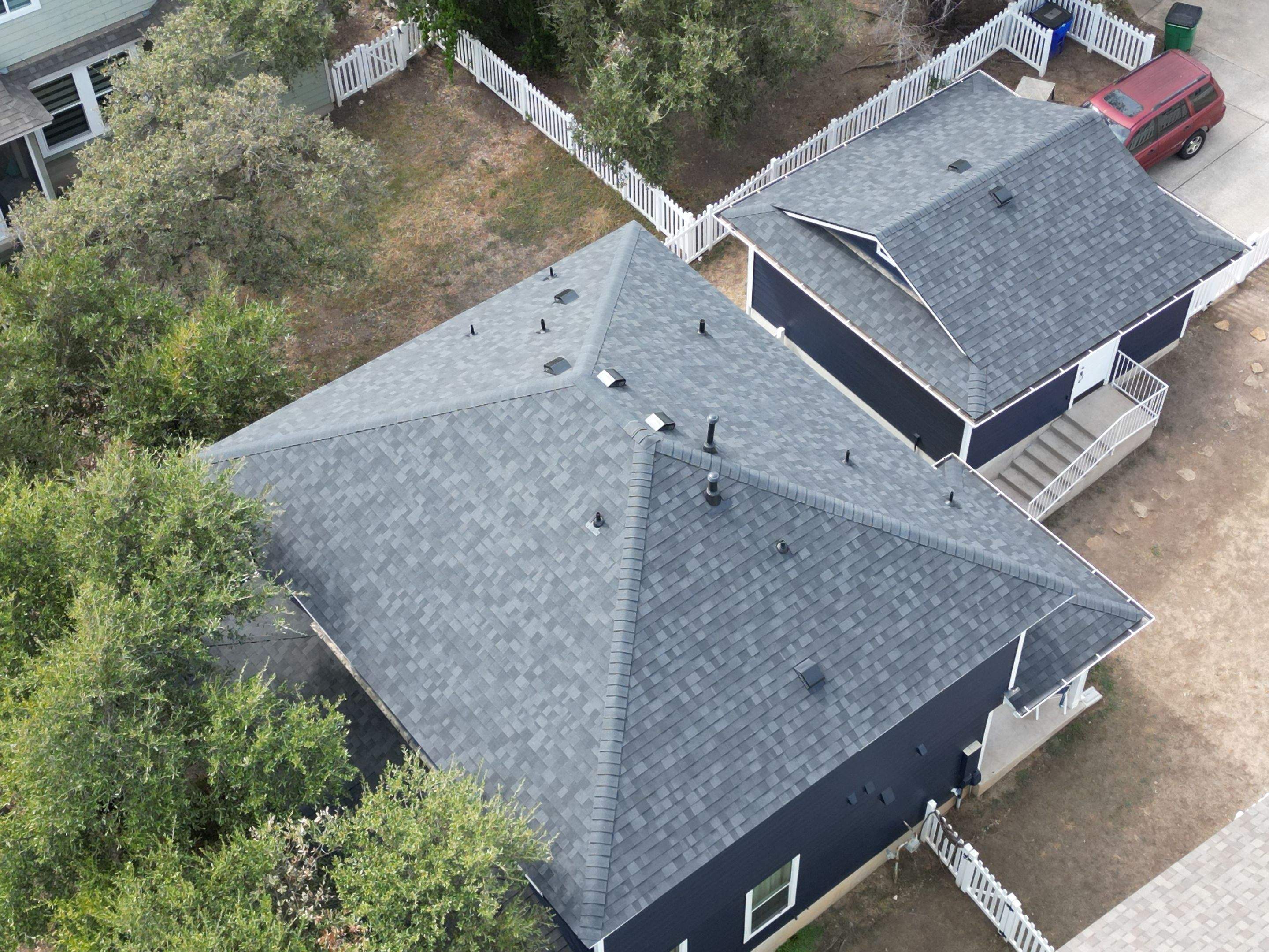Onyx Black - Owens Corning TruDefinition Dutration by RoofsOnly.com