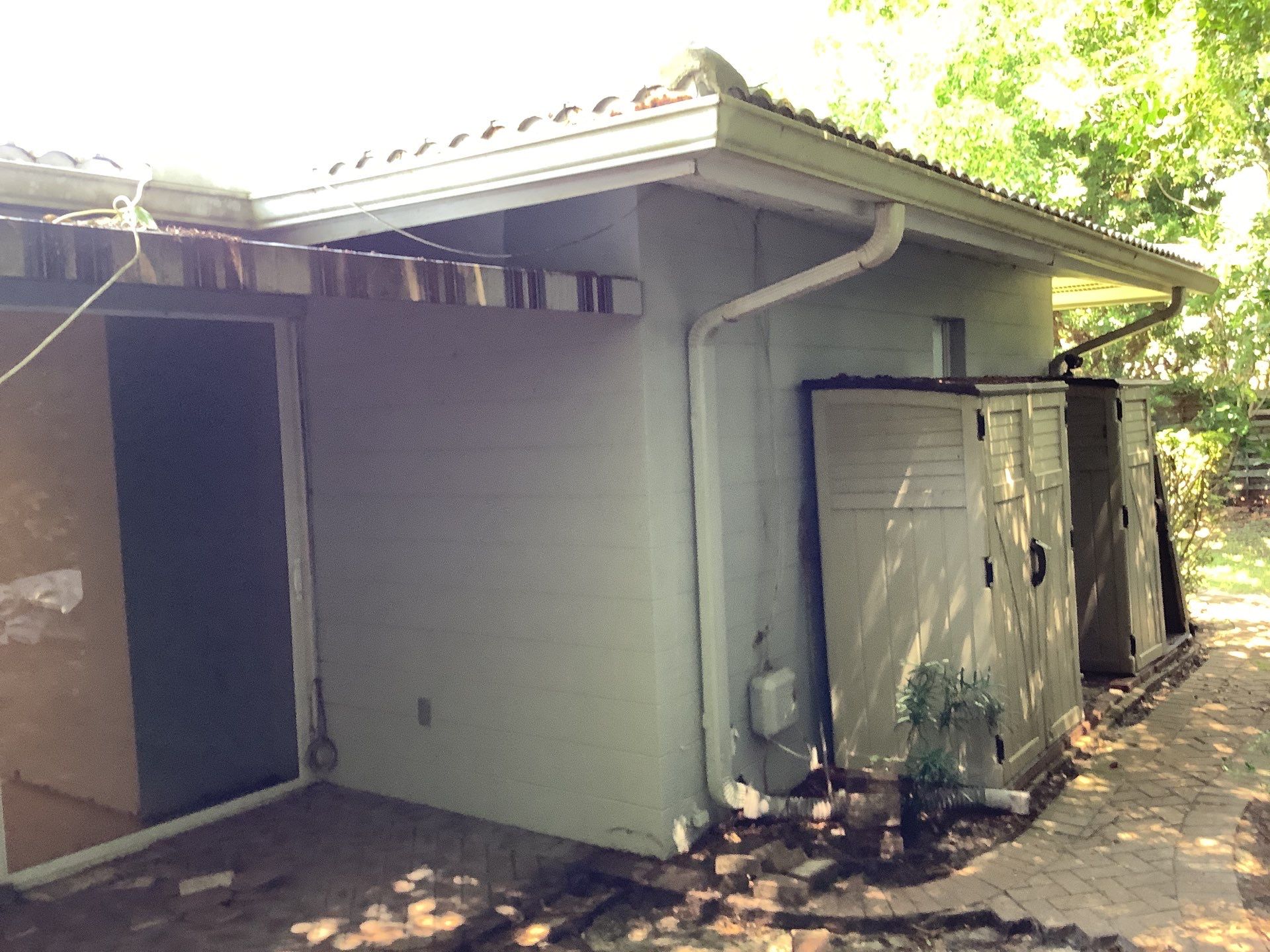 Gutter Cleaning Service in Siesta Key FL by Gutter Professors