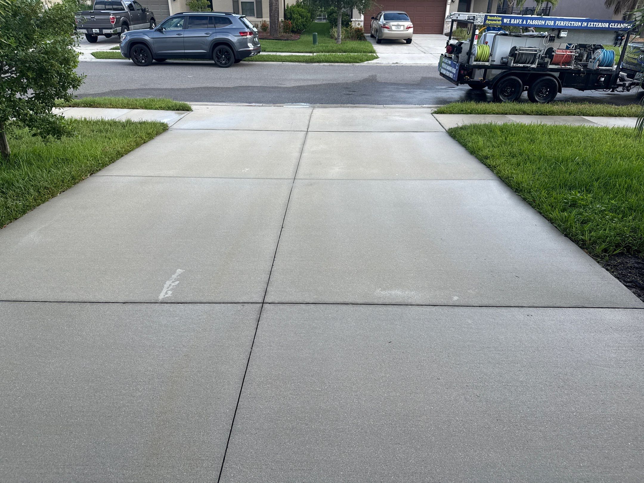 Concrete Driveway Cleaning Trevesta Palmetto FL by Sunshine AquaWash